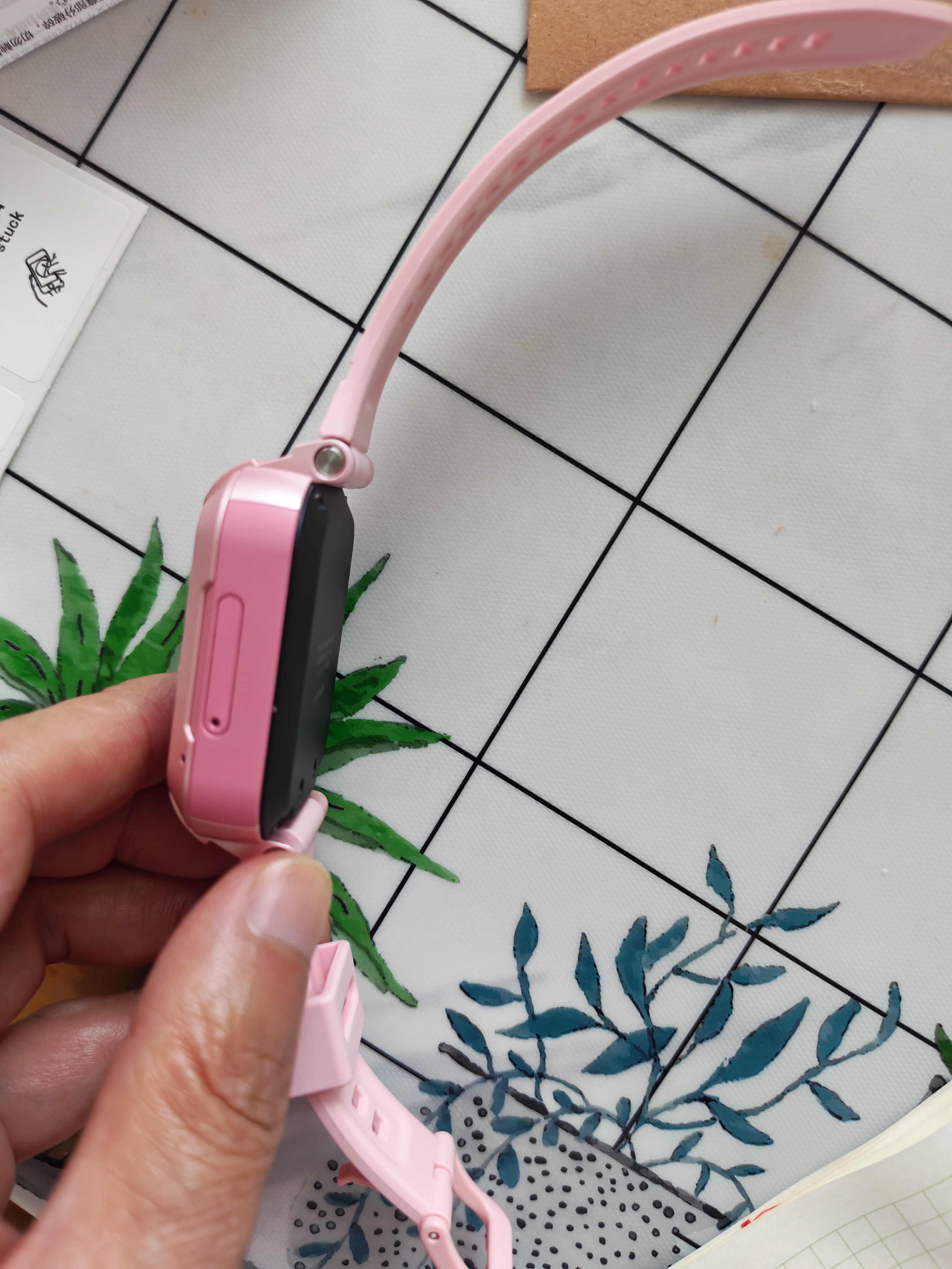 华为儿童电话手表5新耀款高清视频通话4G通离线定位大电池拍照防水防沉迷送男女孩朋友学生手表MT33 粉色 新耀款【晒单好礼】 JD电竞官方店 实拍图