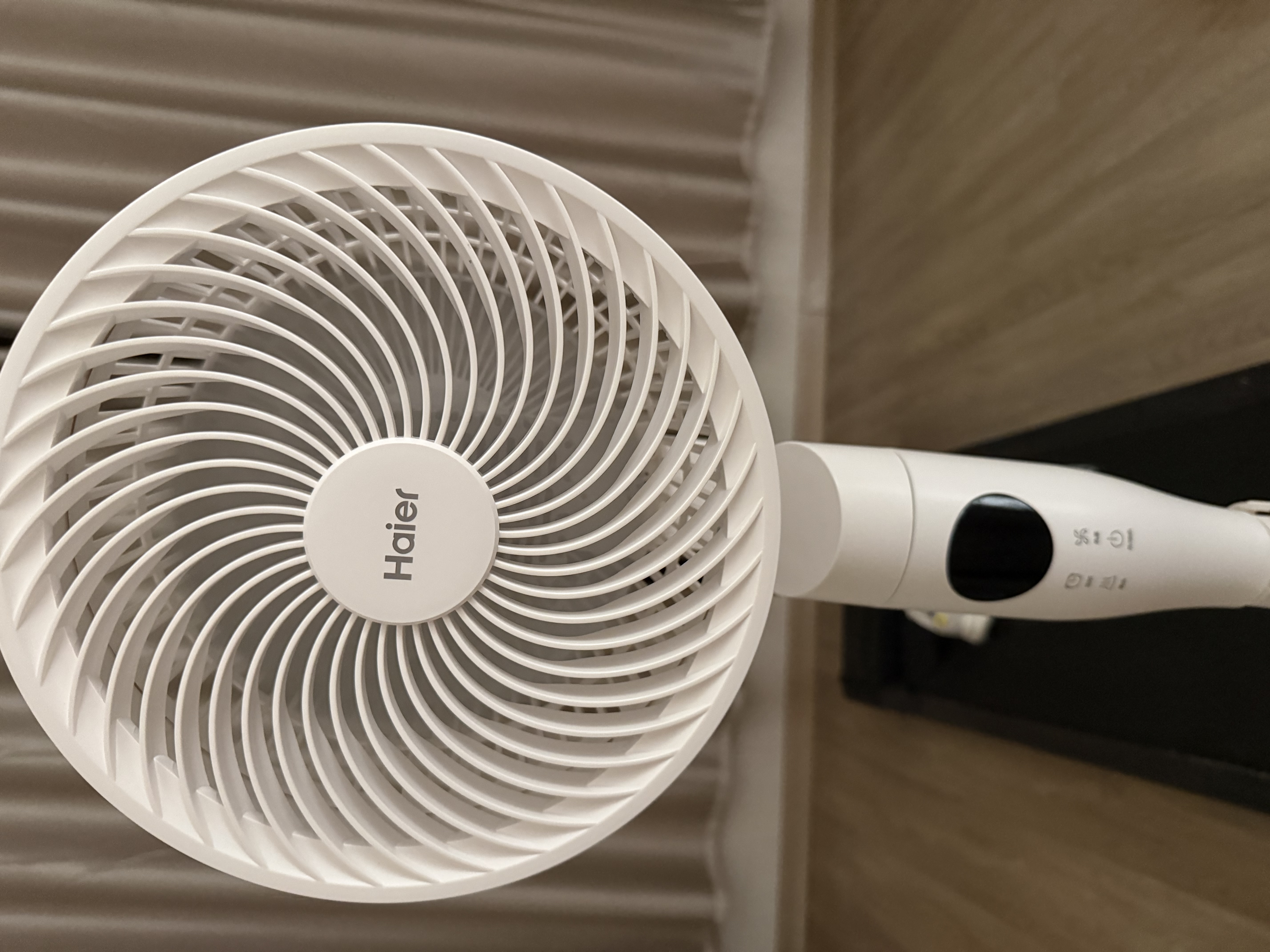 海尔（Haier）空气循环扇家用电风扇全自动摇头大风量台式落地扇大暴风卧室桌面立式省电加高智能语音遥控电扇 【升级款】远程遥控HFX-Y2352A 实拍图