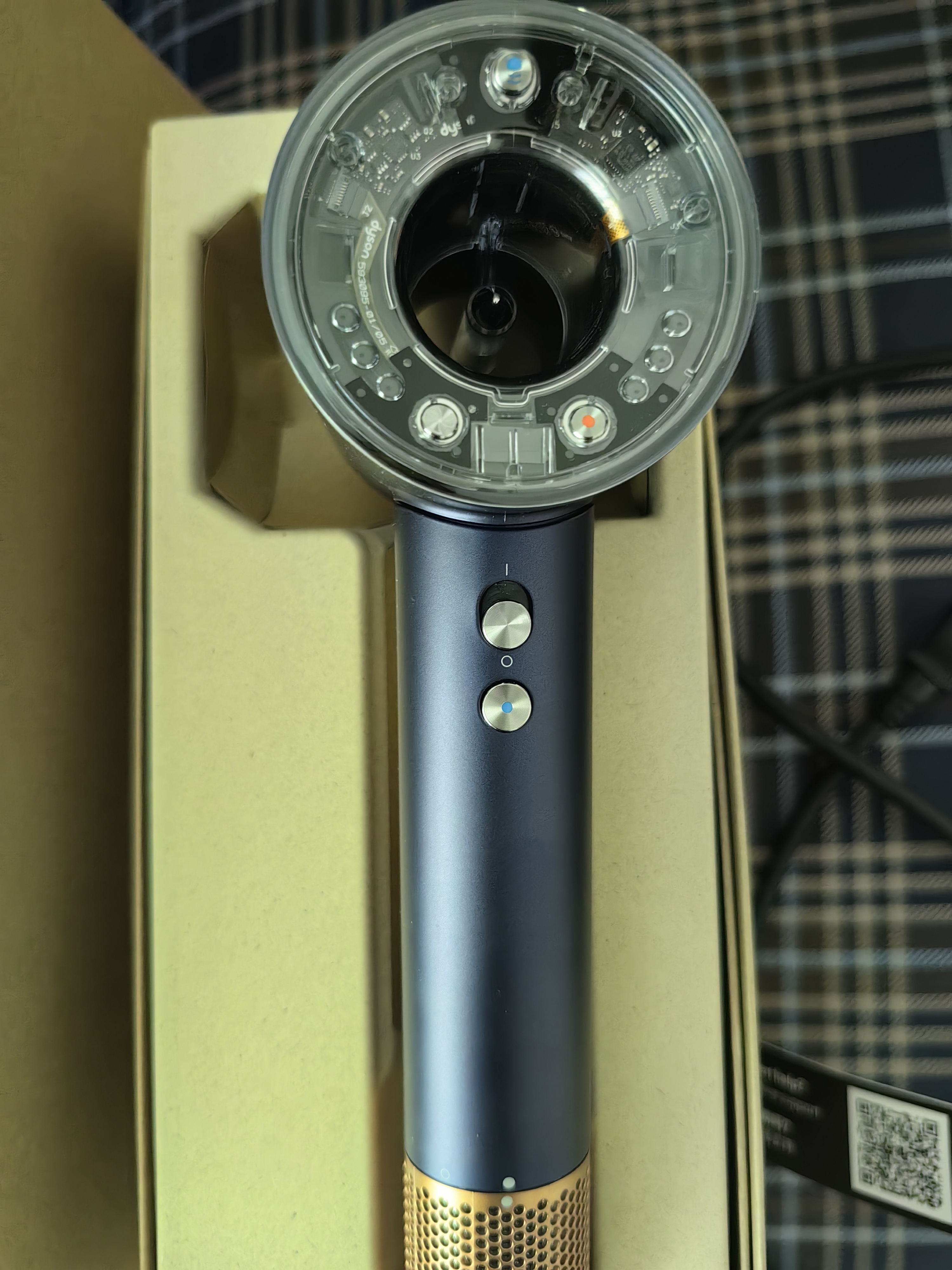 戴森（DYSON）【七夕礼物】HD16智能吹风机 Supersonic电吹风 头皮保护 快速干发 智能温控 多风嘴 藏青铜色 实拍图