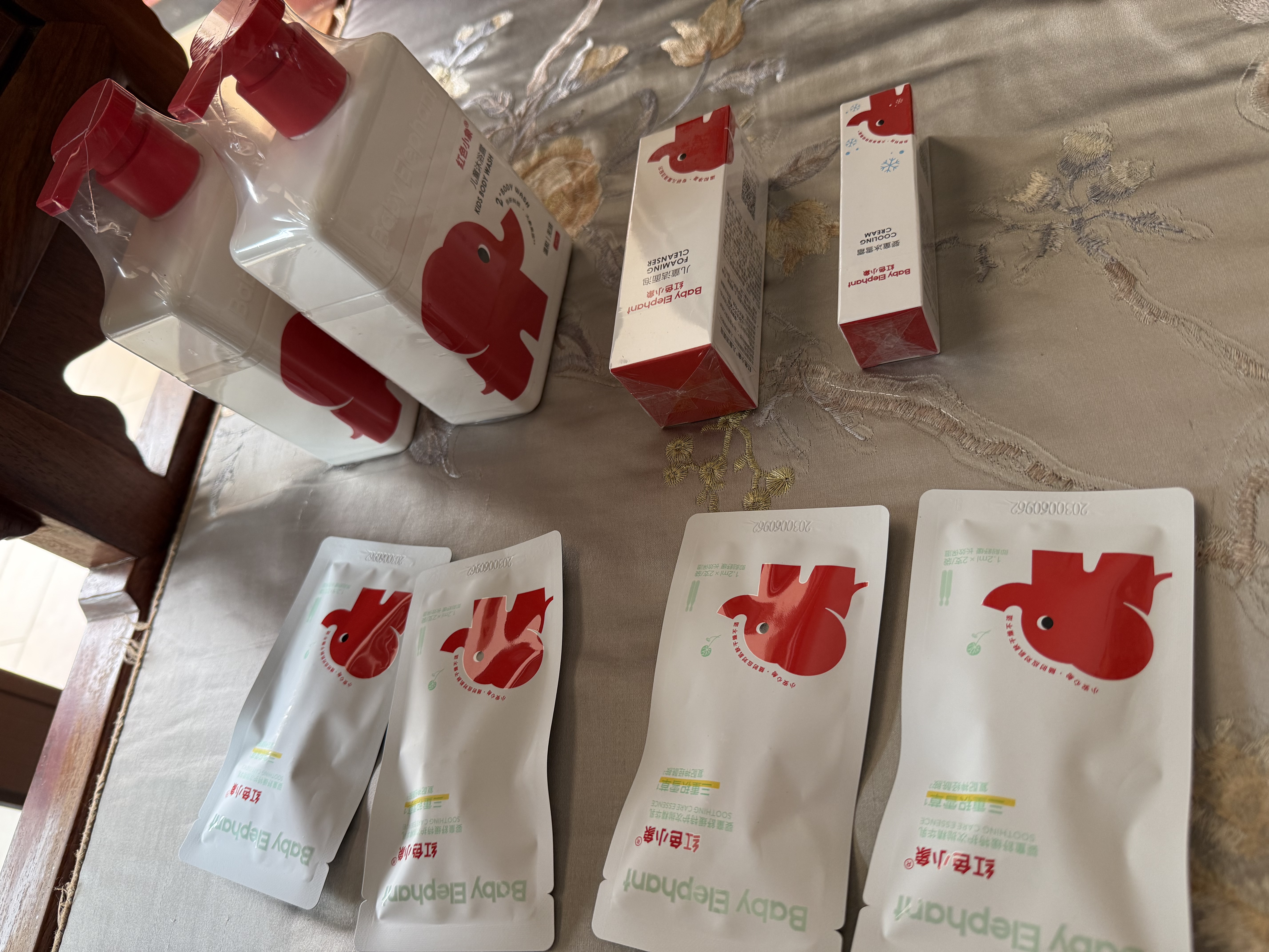 红色小象婴童冰雪霜春夏面霜清爽保湿晒后修复儿童面霜 10g试用装 实拍图