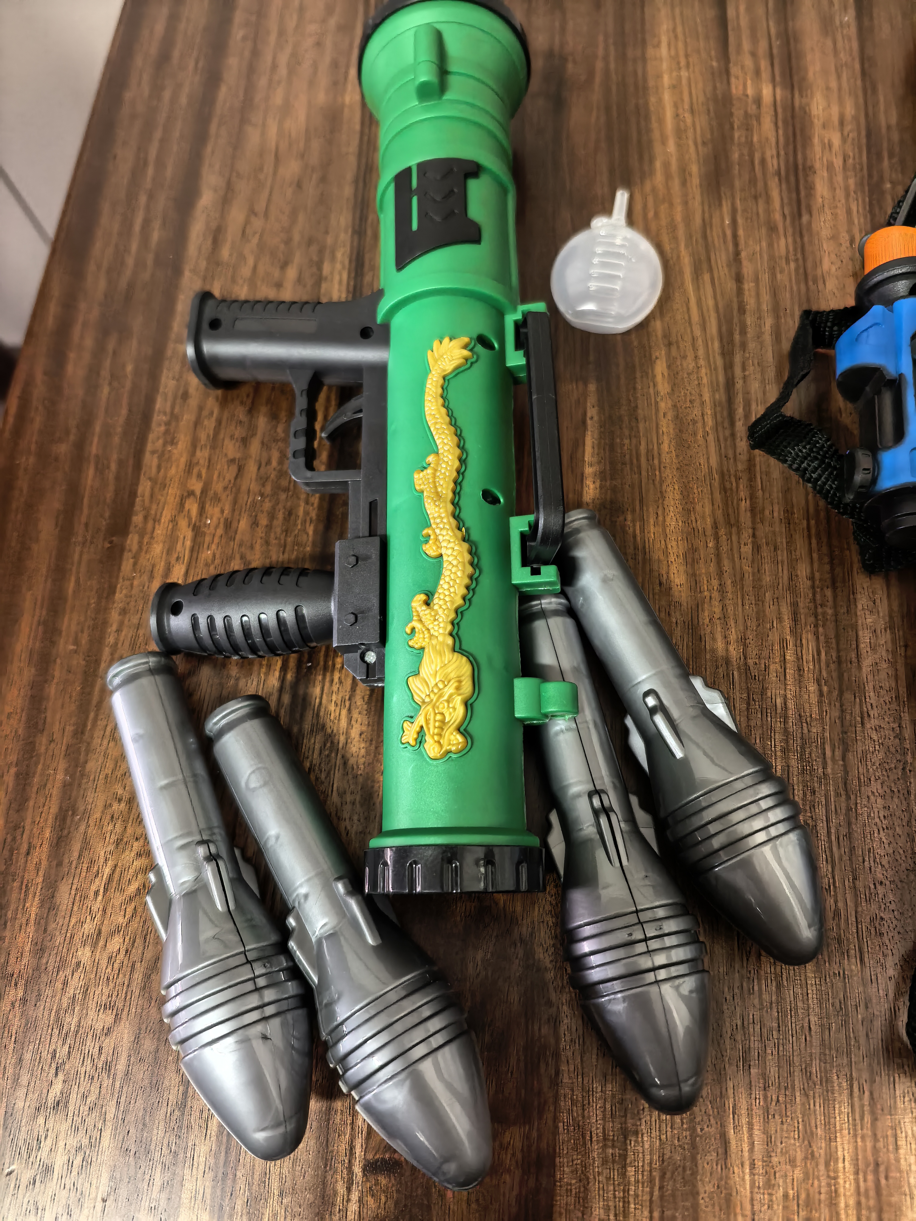 百里霜火箭炮玩具RPG火箭筒军事模型可发射手持声光玩具枪儿童生日礼物 实拍图