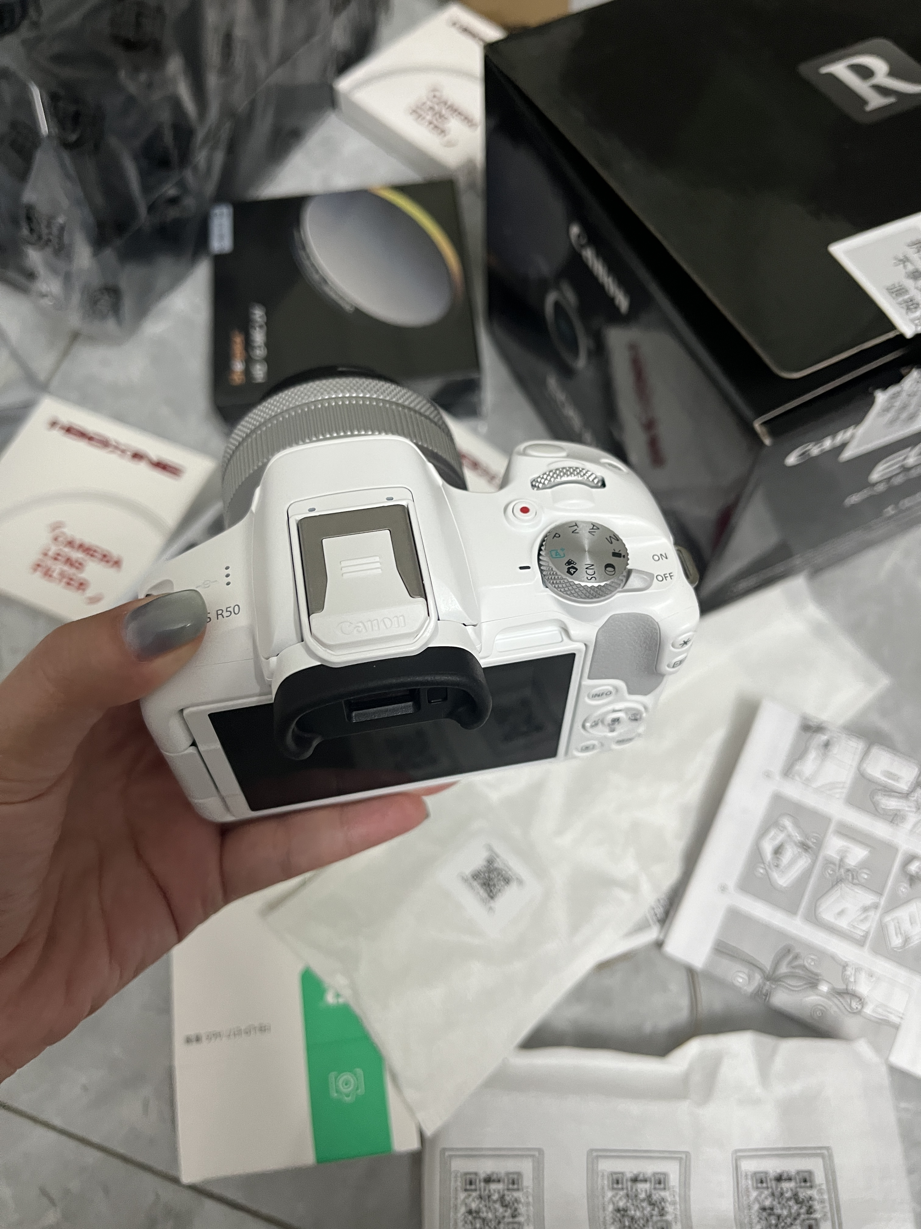 佳能（Canon）EOS R50 小型便捷微单数码相机 4K Vlog高清视频家用旅游美颜照相机 18-45mm套机 白 摄影进阶套装 实拍图