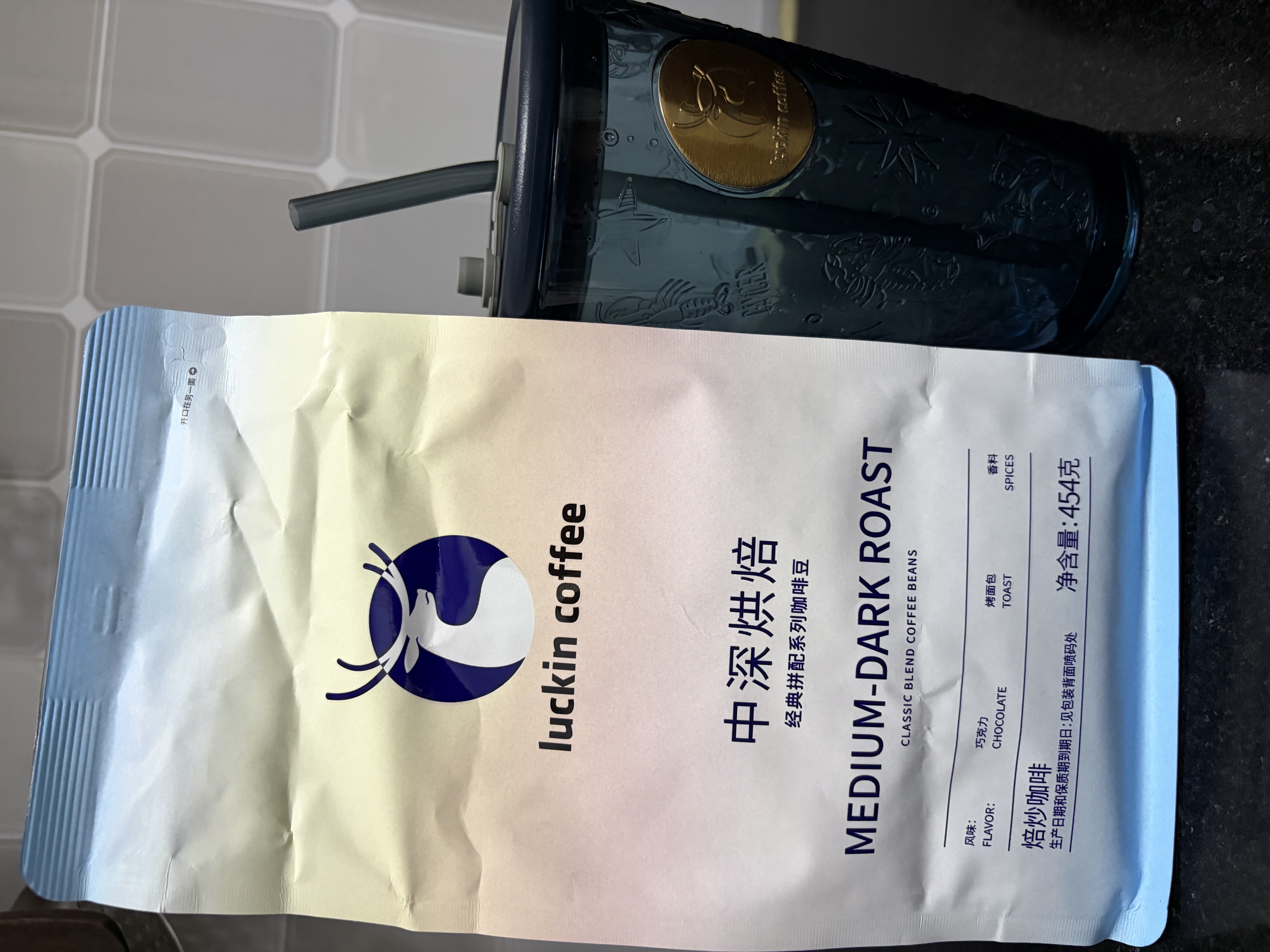 瑞幸咖啡经典拼配系列深烘+中深烘焙咖啡豆组合装共2袋908g手磨油脂丰富 实拍图