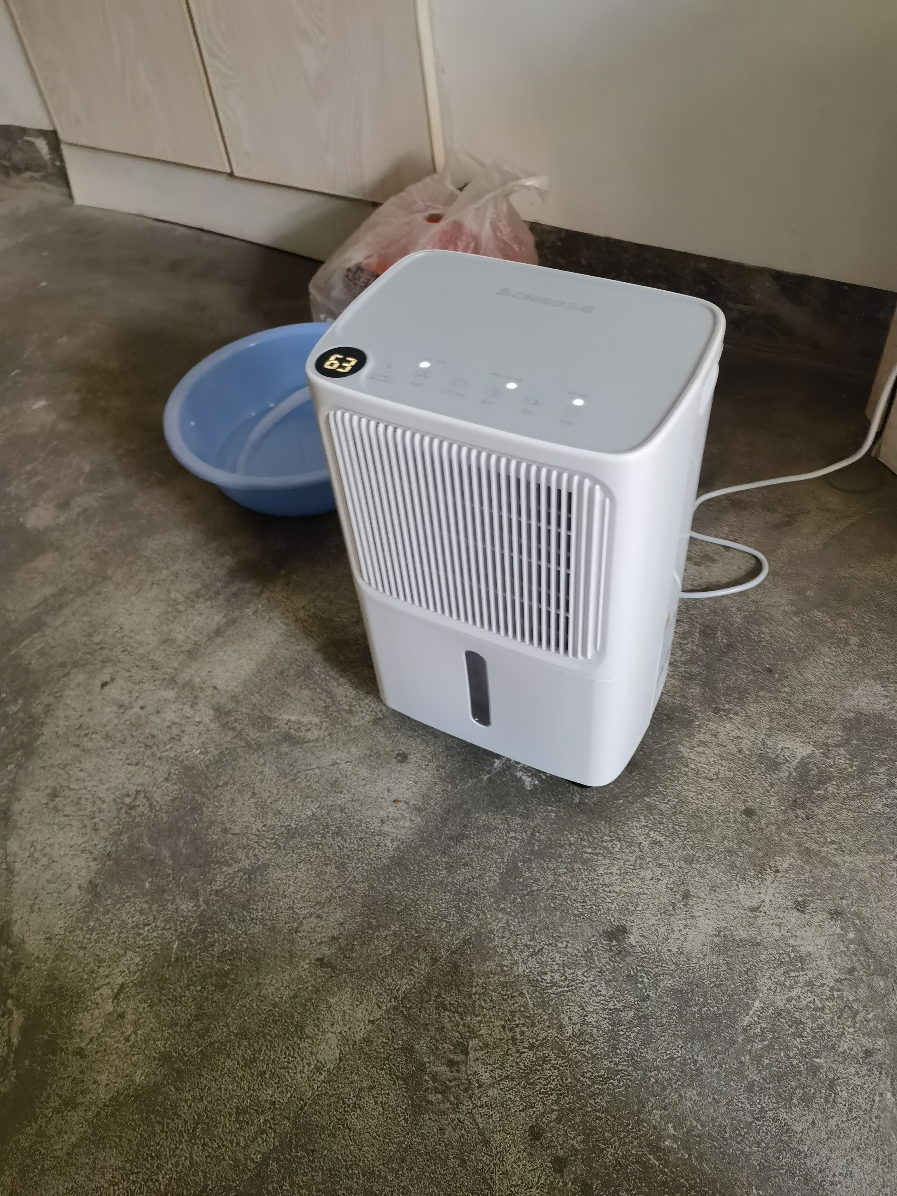 志高（CHIGO）除湿机/抽湿机 2026新款家用除湿器 静音室内净化一体机吸湿器地下室防潮干燥机回南天除湿神器 12L/天 20-60㎡ 【高效负离子净化】 实拍图