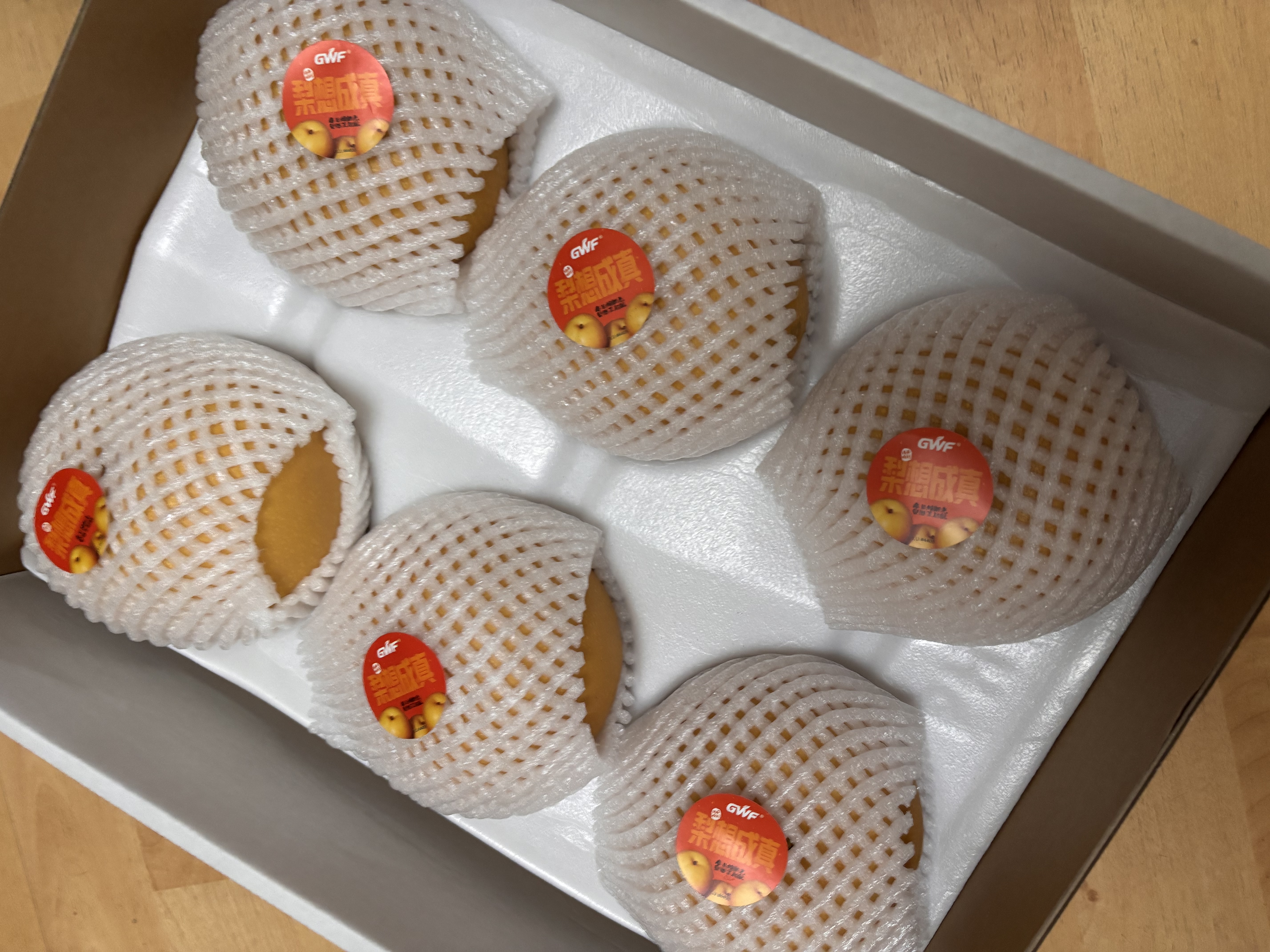 京鲜生【绿色认证】长城羊脂秋月梨 6斤装 大果7-9粒单果300g+ 水果礼盒 实拍图