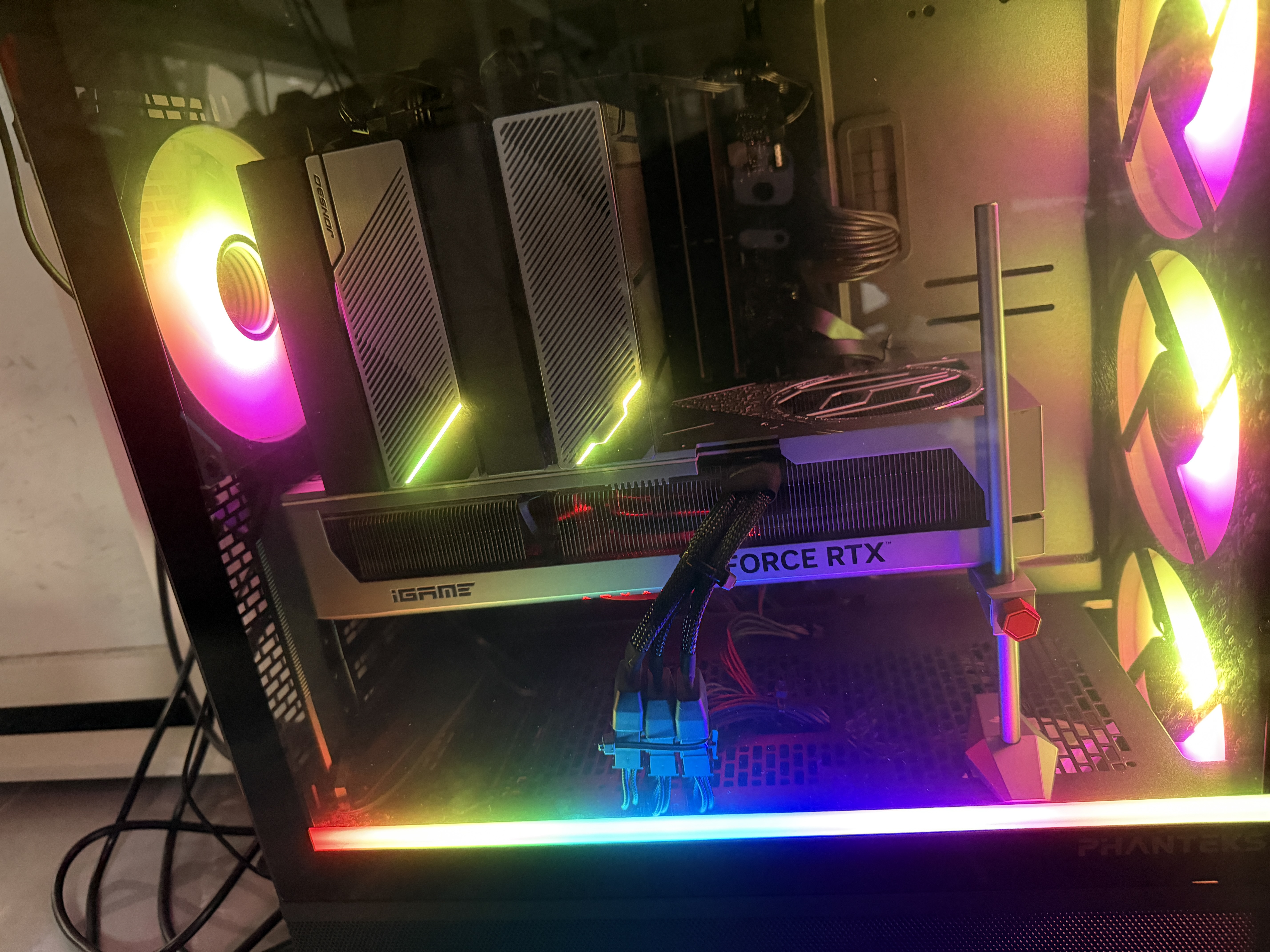 追风者（PHANTEKS）G400A黑中塔ATX主板电脑玻璃侧透水冷风扇机箱(140积木扇*4/网孔面板/360水冷位/5090) 实拍图