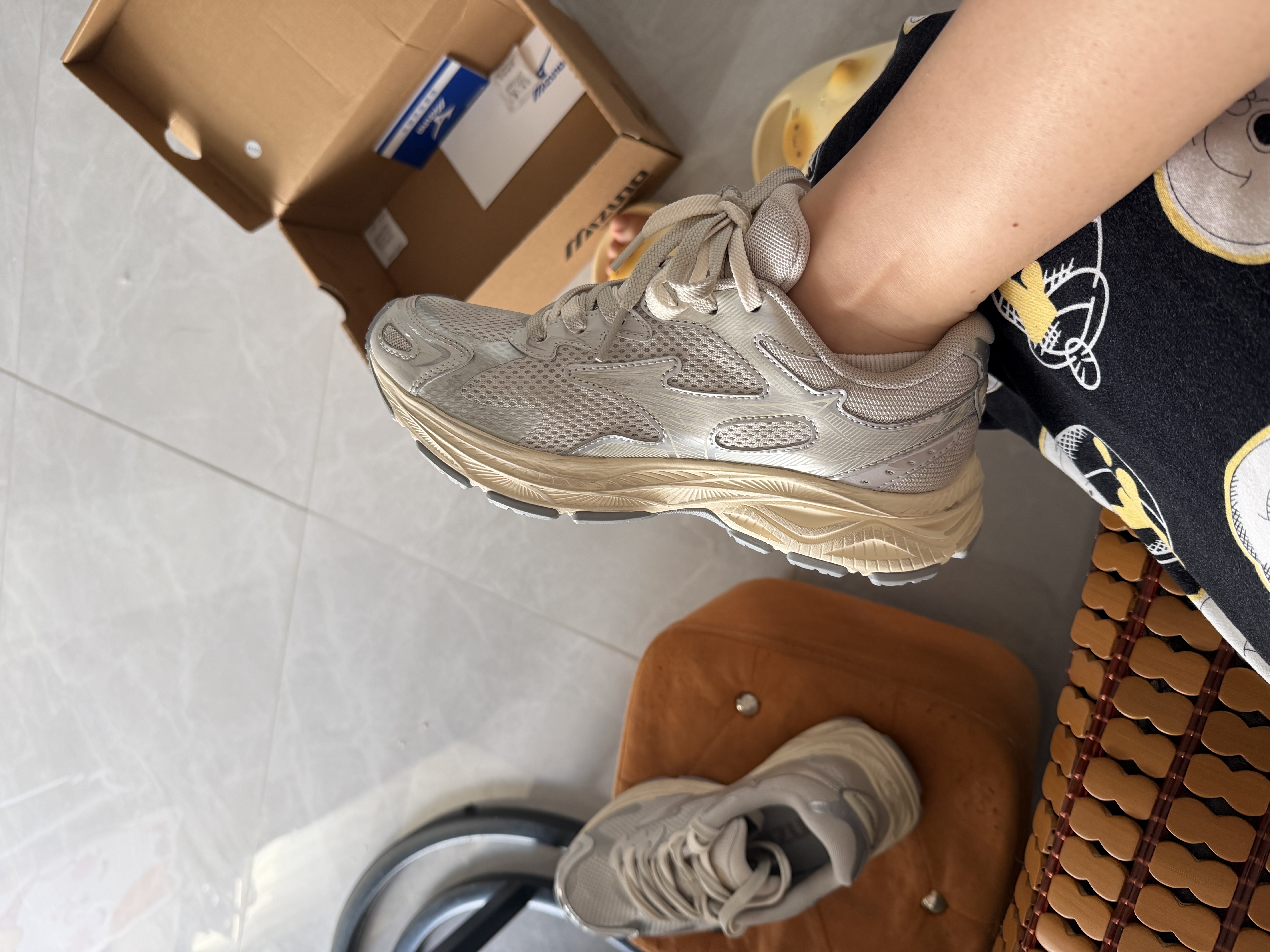 美津浓（MIZUNO）【吴曦同款】新款男女运动鞋子休闲加厚保暖防泼水跑步鞋RACER S 实拍图
