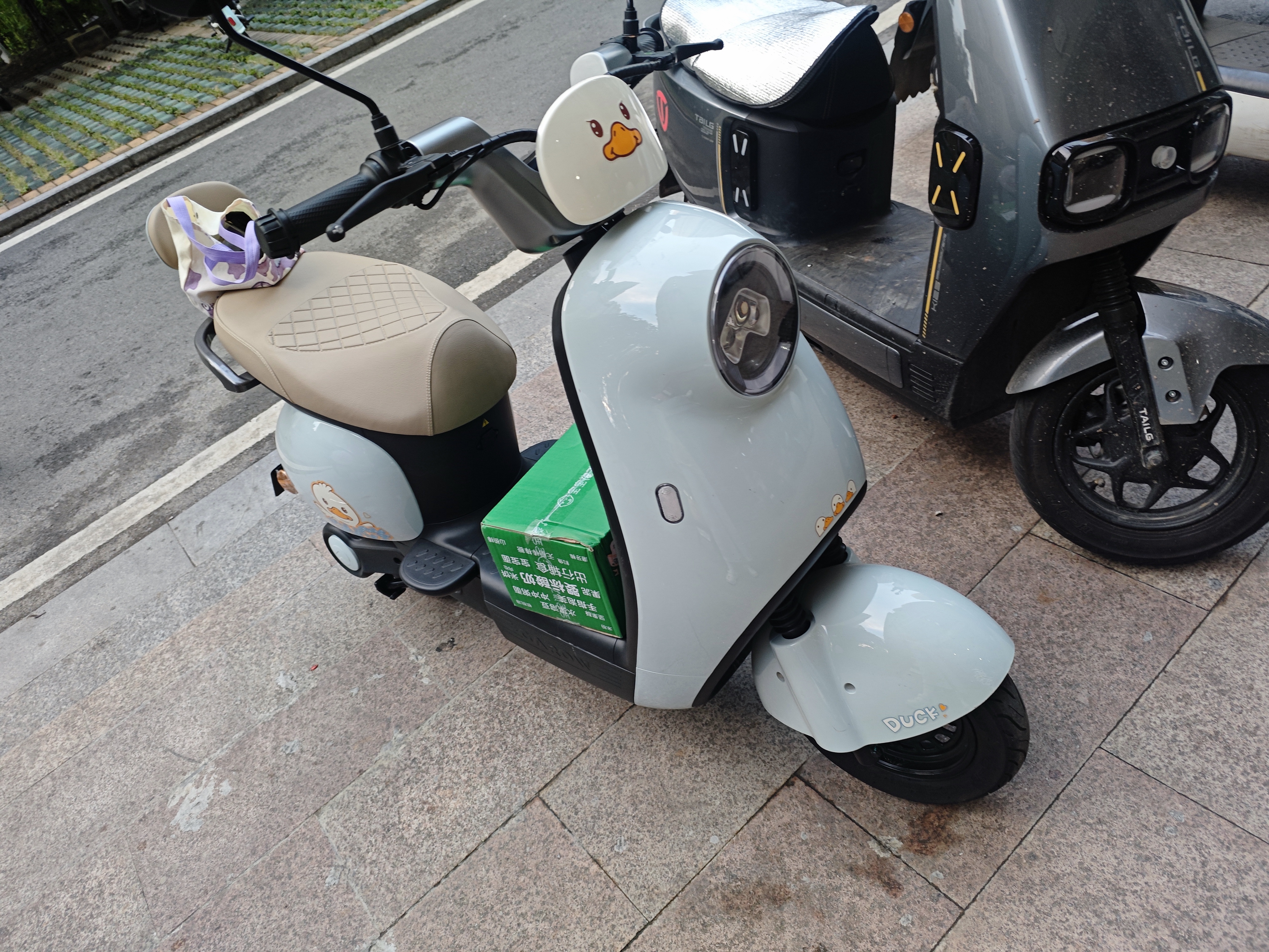 金箭电动摩托车 【人气爆款】灵彩60V20AH铅酸电池长续航800W大动力踏板电动轻便摩托车电动车积木蓝 实拍图