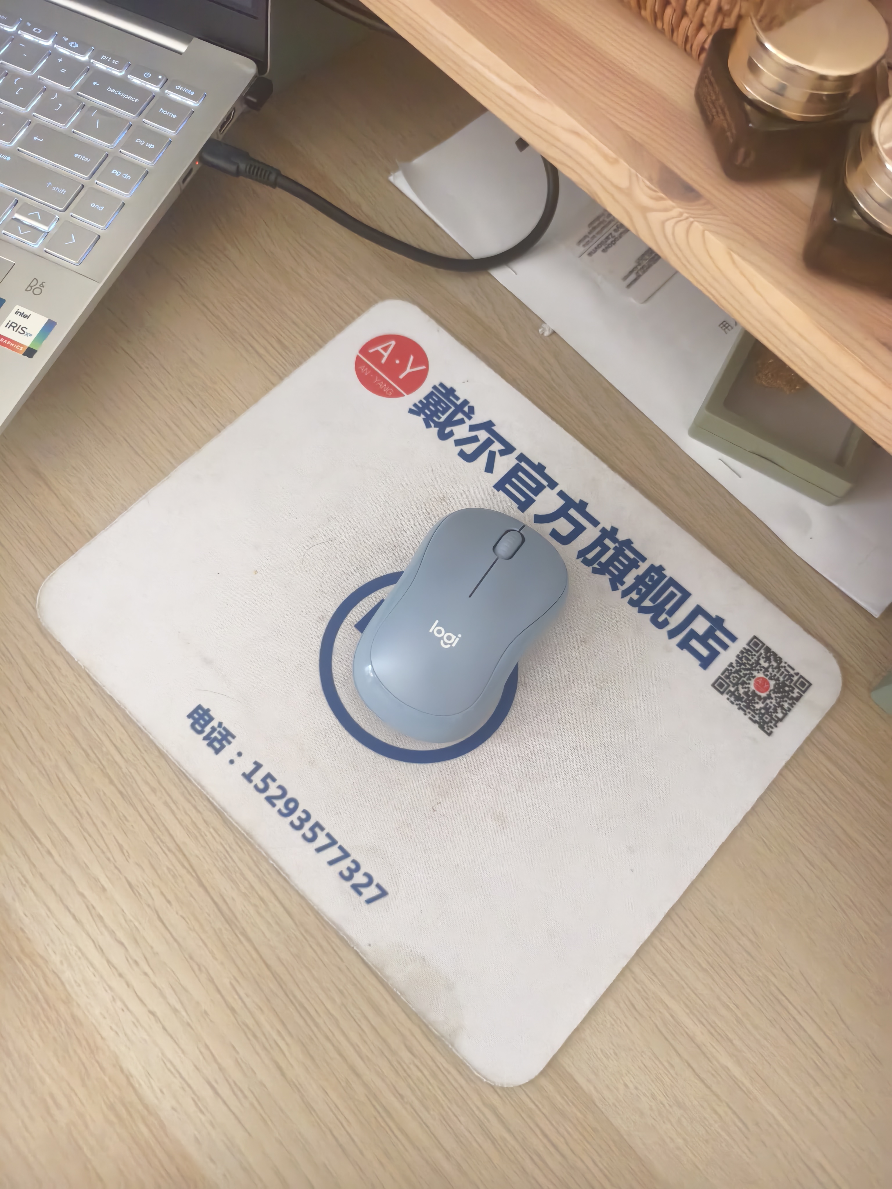 罗技（Logitech）M221 轻音鼠标 无线鼠标 办公鼠标 对称鼠标 带无线微型接收器 雾霭蓝 实拍图