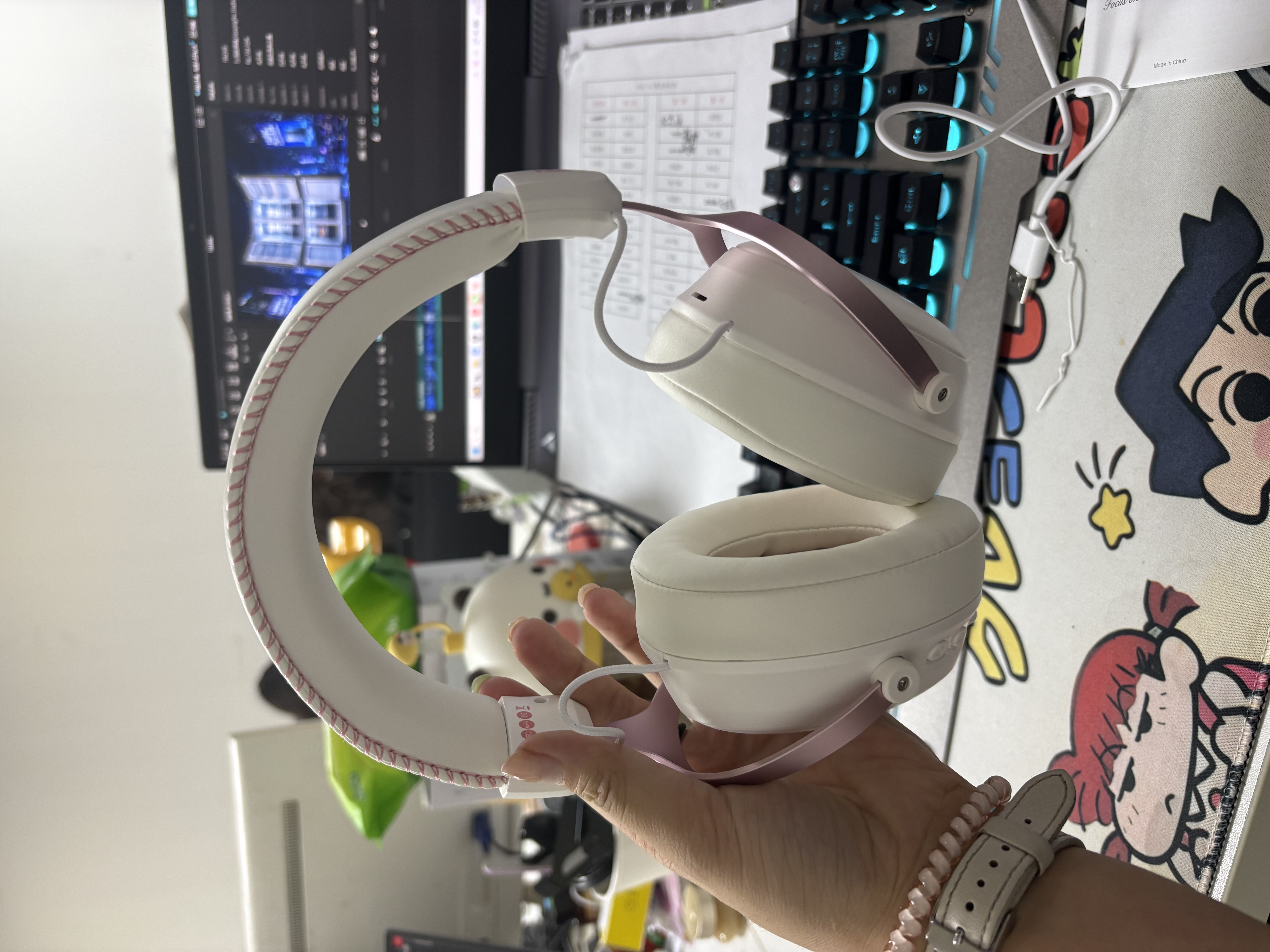 iKF V11 Pro7.1四模游戏耳机蓝牙无线头戴式7.1环绕音效有线电竞专用无畏契约fps听声辨位三角洲 粉白 实拍图