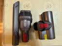 戴森（DYSON）V11 Fluffy 大吸力吸尘器 185AW 家用 除螨 车载可用 家用礼物 镍色 实拍图