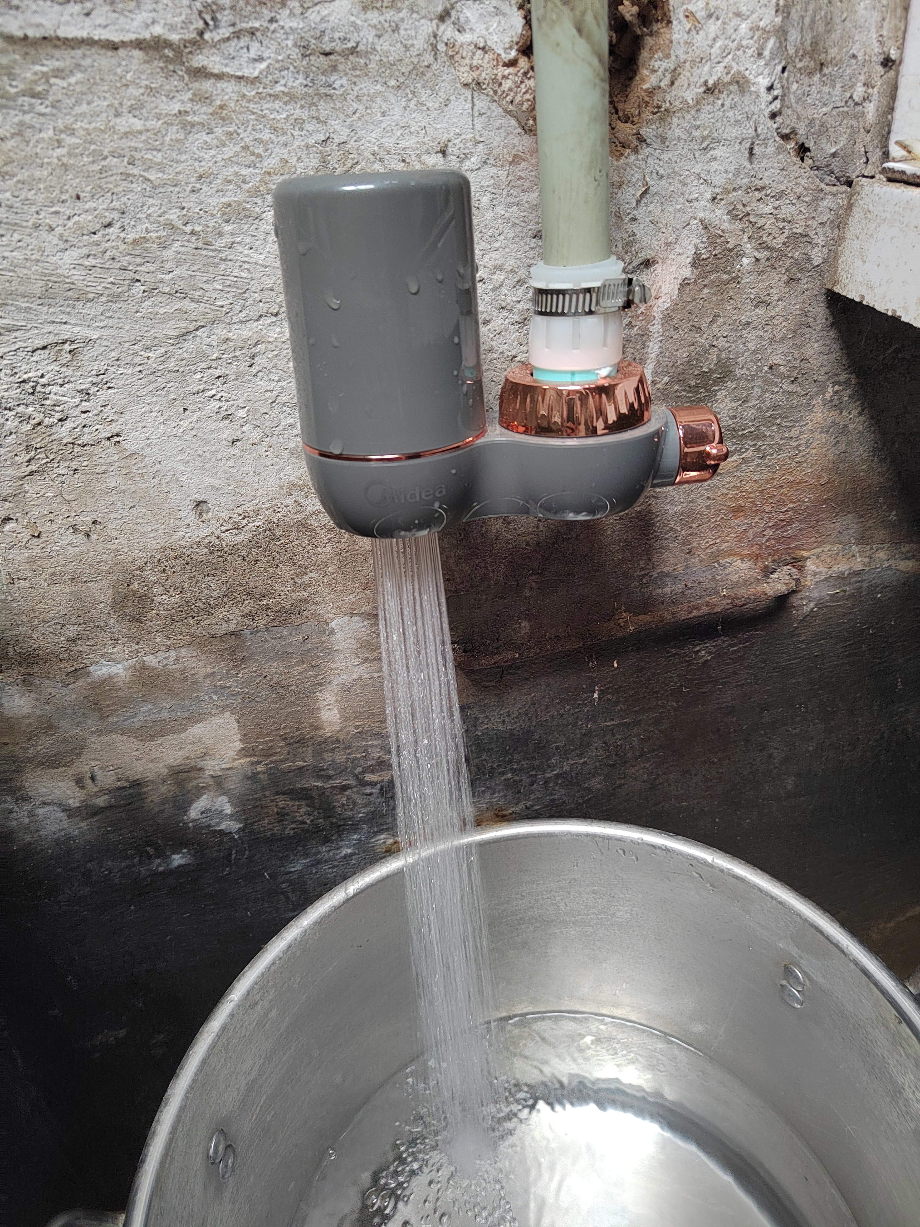美的（Midea）净水器水龙头过滤器家用自来水滤水器直饮前置过滤器厨房卫生间通用除水垢除余氯双出水可清洗滤芯 一机三芯【两年免换滤芯】 实拍图