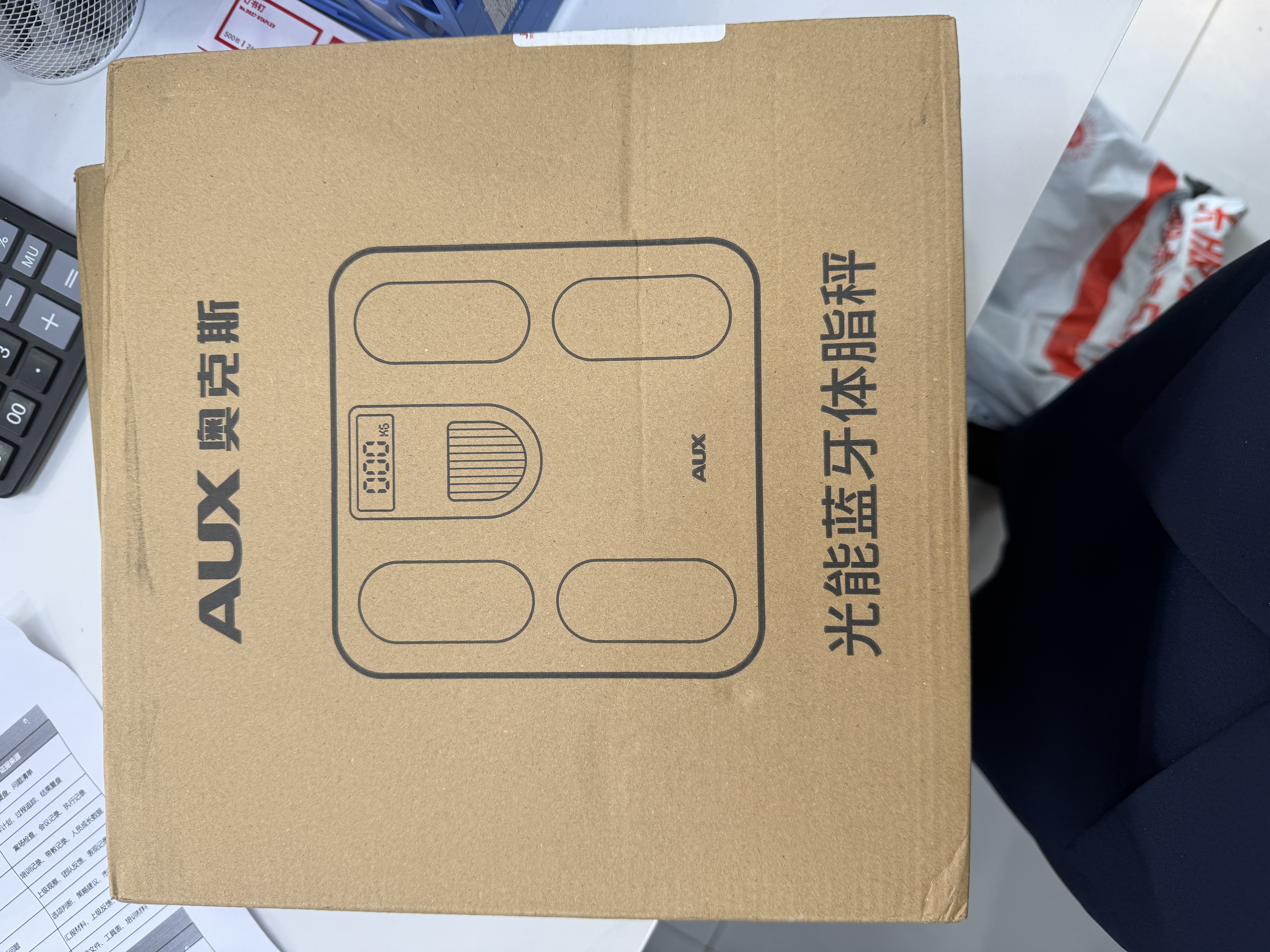 奥克斯（AUX）【任意光充电】智能体脂秤体重秤 电子秤人体 81项健康数据 京东自营智能减脂减肥称重专用 白色 实拍图