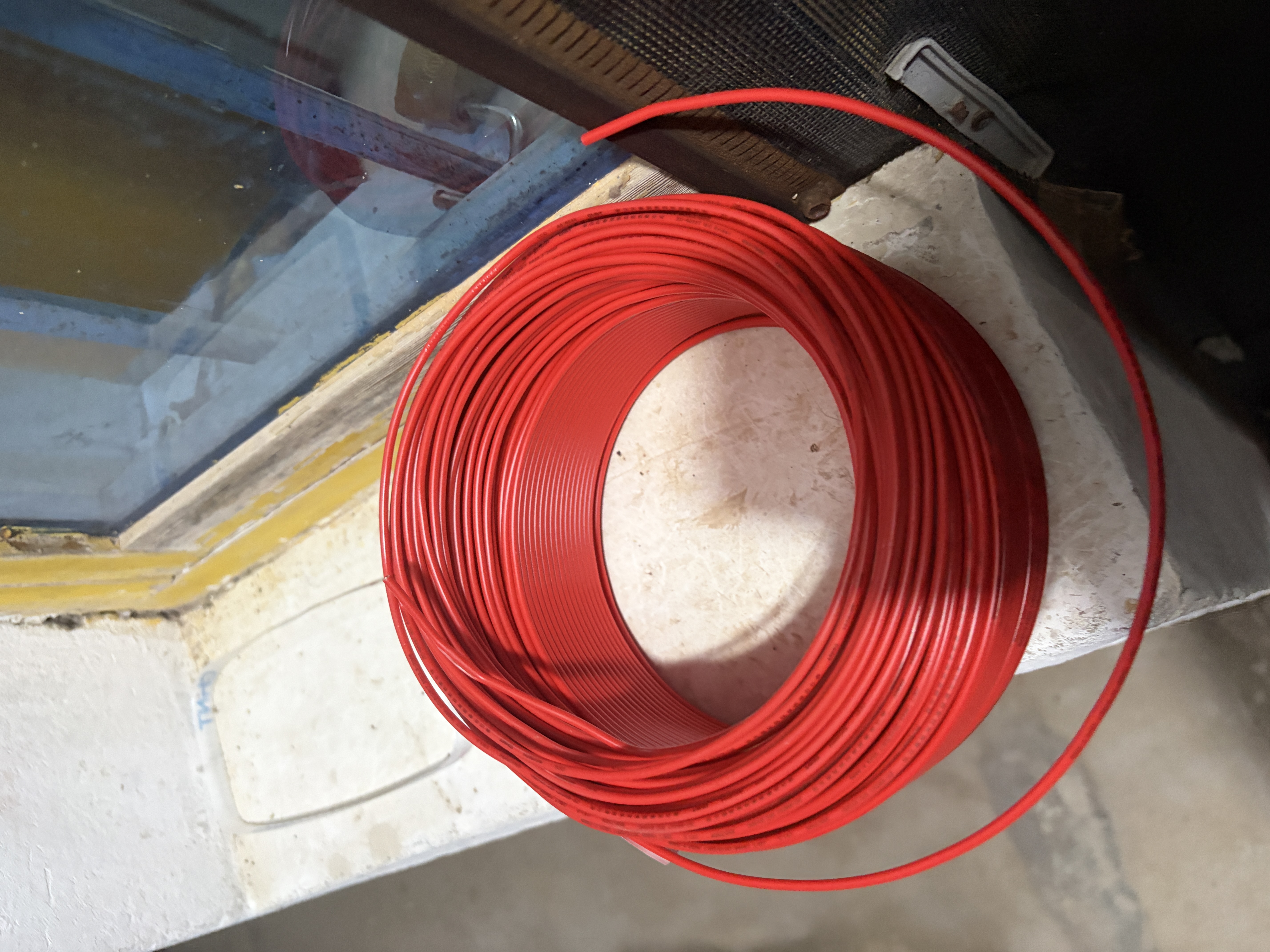 正泰（CHNT） 电线电缆BV1.5/2.5/4/6平方国标家装空调单股铜芯电线铜线电源线 1.5平方 (红色-火线/100米) 实拍图