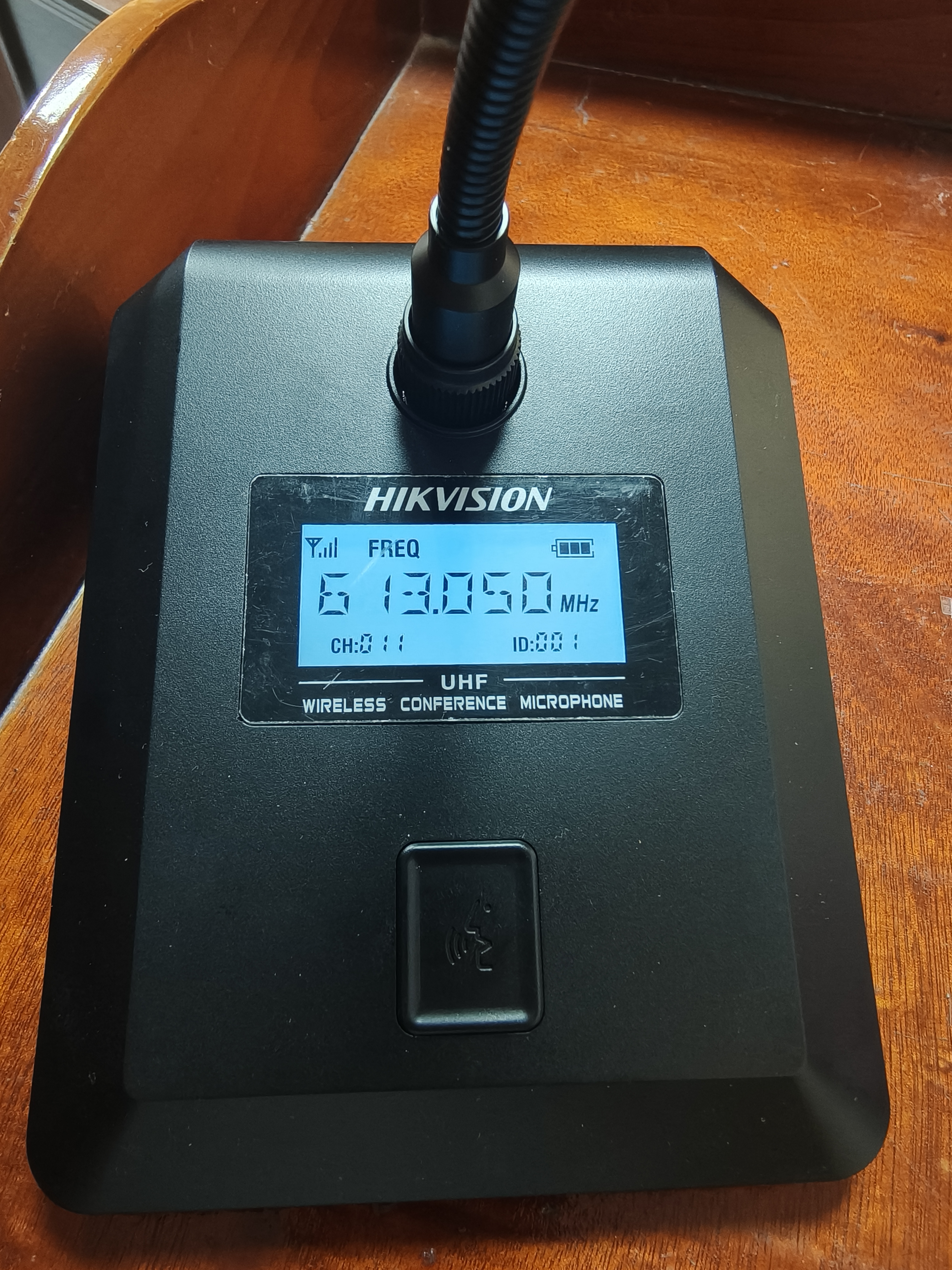 海康威视（HIKVISION）一拖二无线麦克风桌面长杆鹅颈话筒会议室演讲UHF高保真主席台抗干扰自动对频防啸叫培训广播 实拍图
