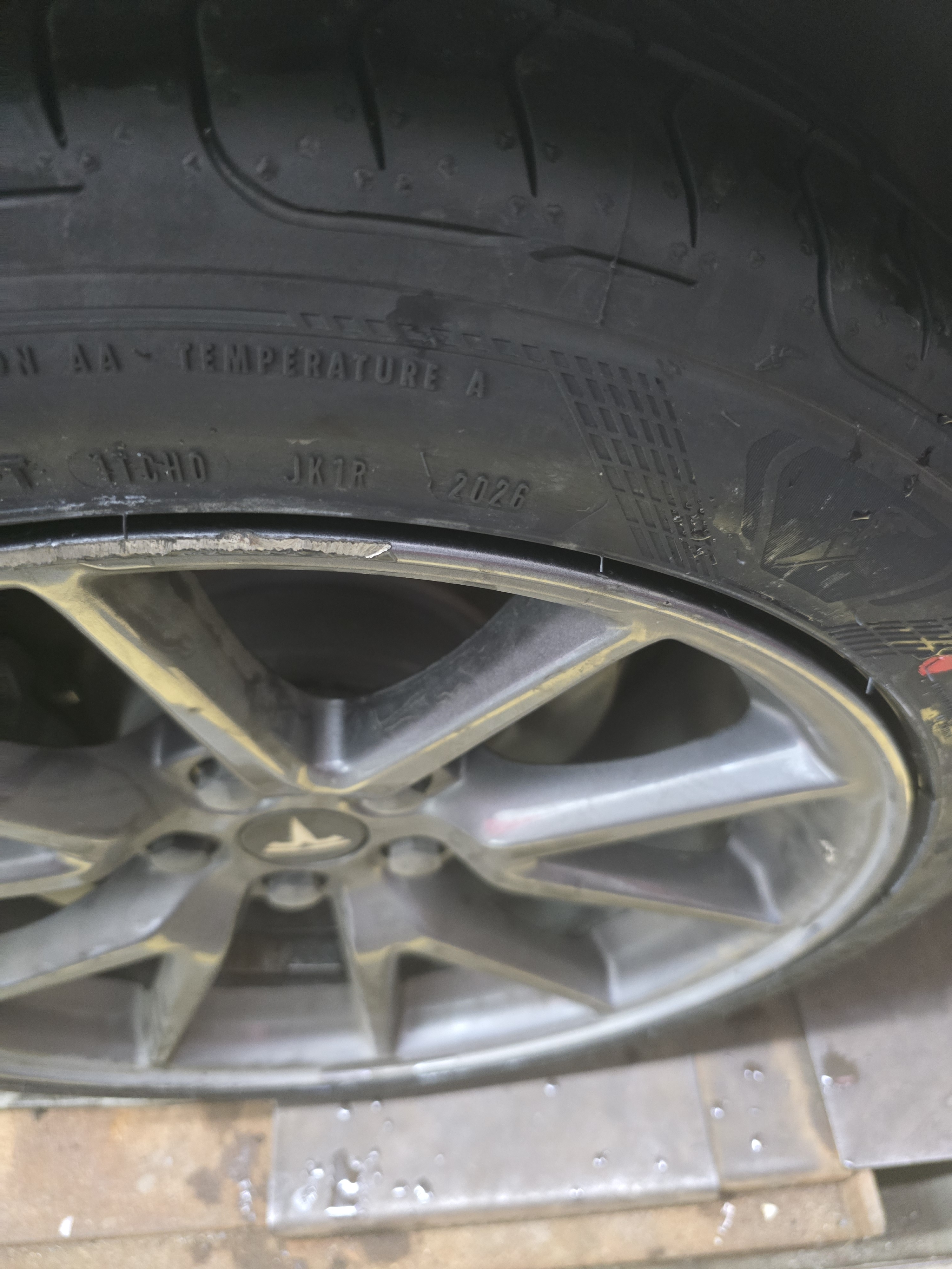 固特异（Goodyear）静音棉轮胎235/45R18 98W SCT鹰驰F1 酷跑 适配Model 3 御乘升级 实拍图