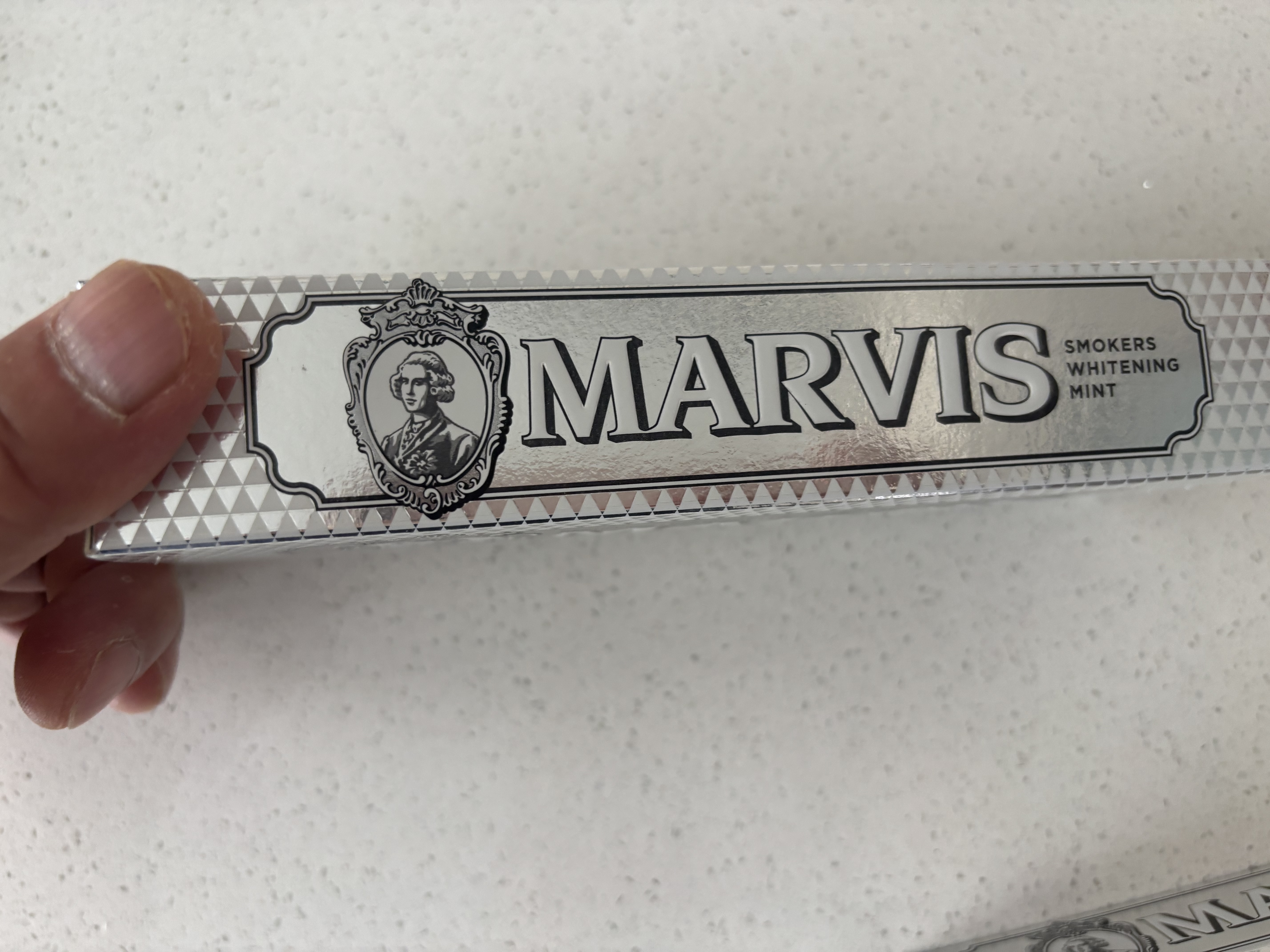 MARVIS玛尔仕牙膏85ml 意大利淡化烟渍薄荷玛尔斯牙膏亮白去黄 烟民推荐 实拍图