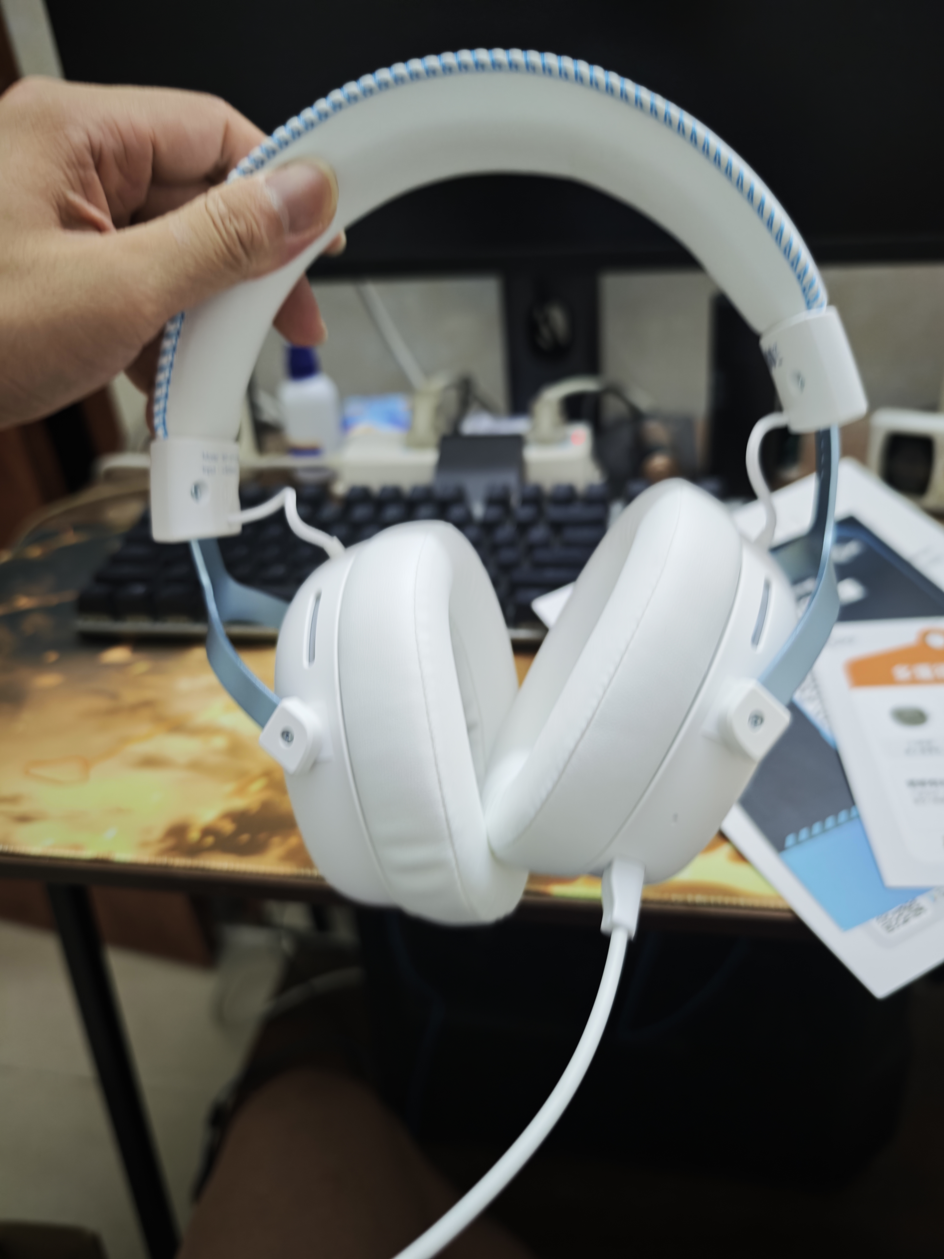 iKF V11 Max四模游戏耳机头戴式无线电竞驱动蓝牙有线FPS专用7.1声场三角洲无畏契约听声辨位 白蓝色 实拍图