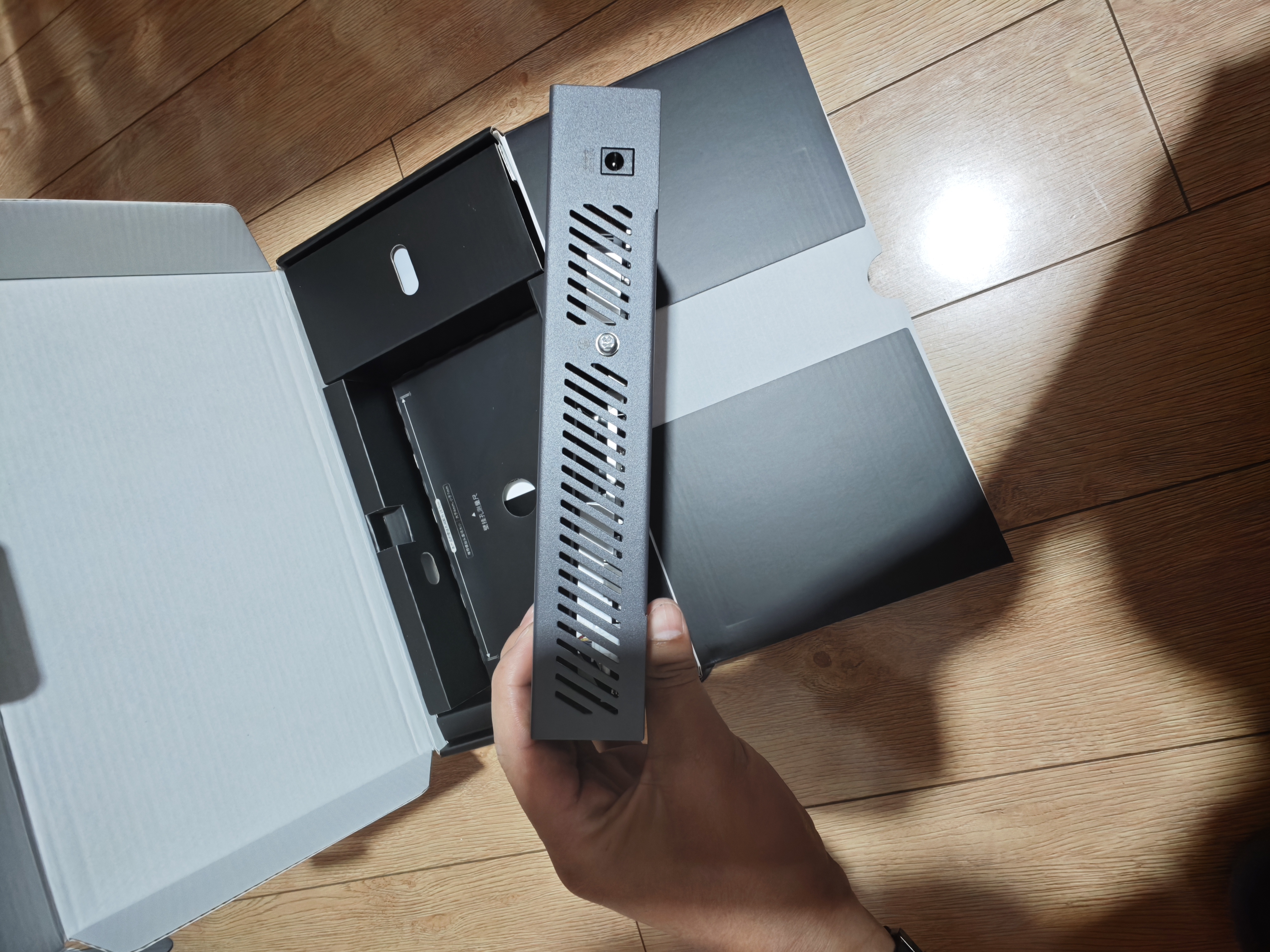 绿联8口万兆交换机4口10G电口+4口10G光口SFP+ 全万兆交换机网络网线分线器 支持NAS兼容猫棒光猫65597 实拍图