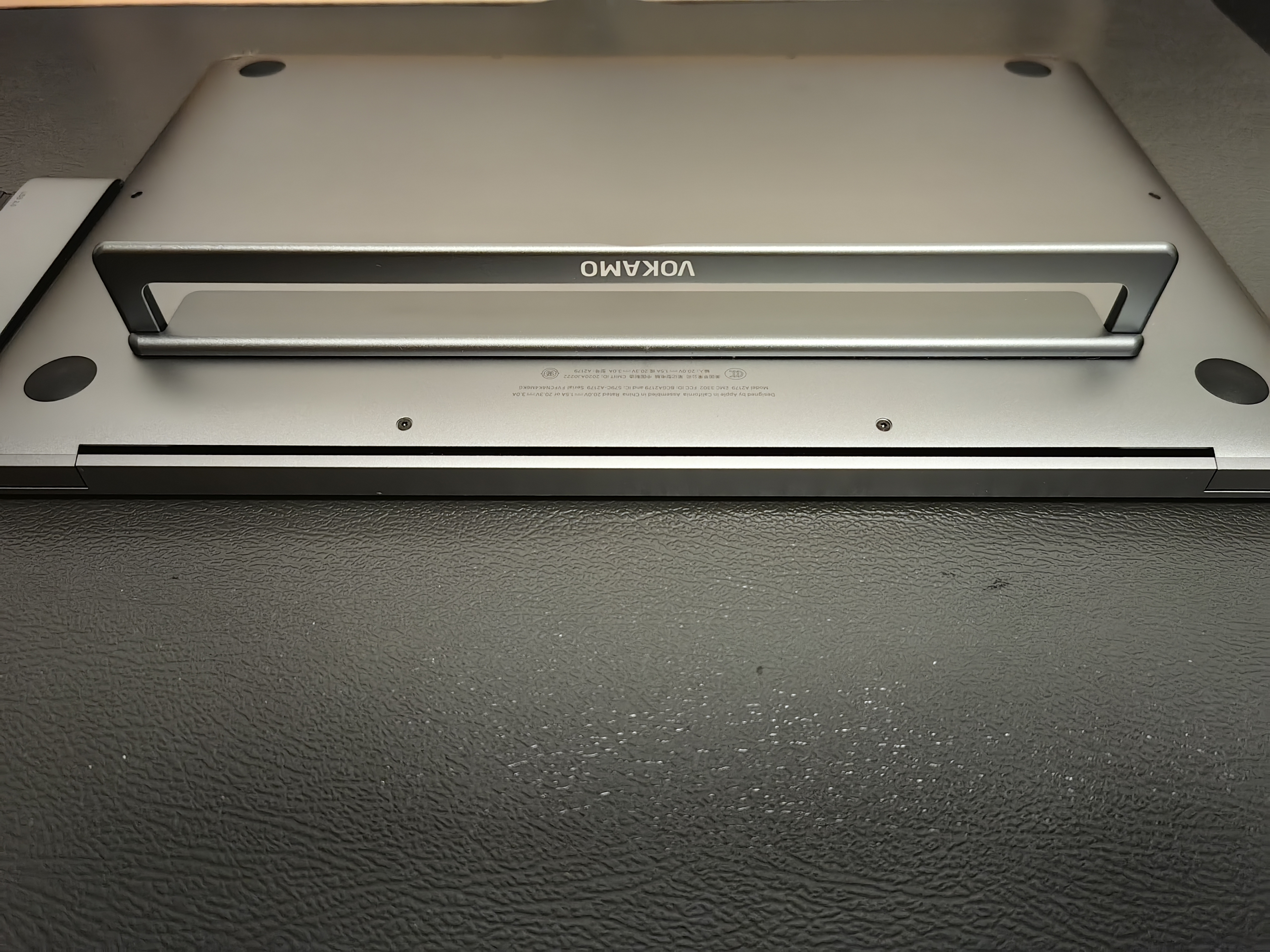 VOKAMO隐形便携式适用华为mate苹果笔记本手提电脑macbook pro/air支架13456寸铝合金属粘贴超轻办公桌面 实拍图