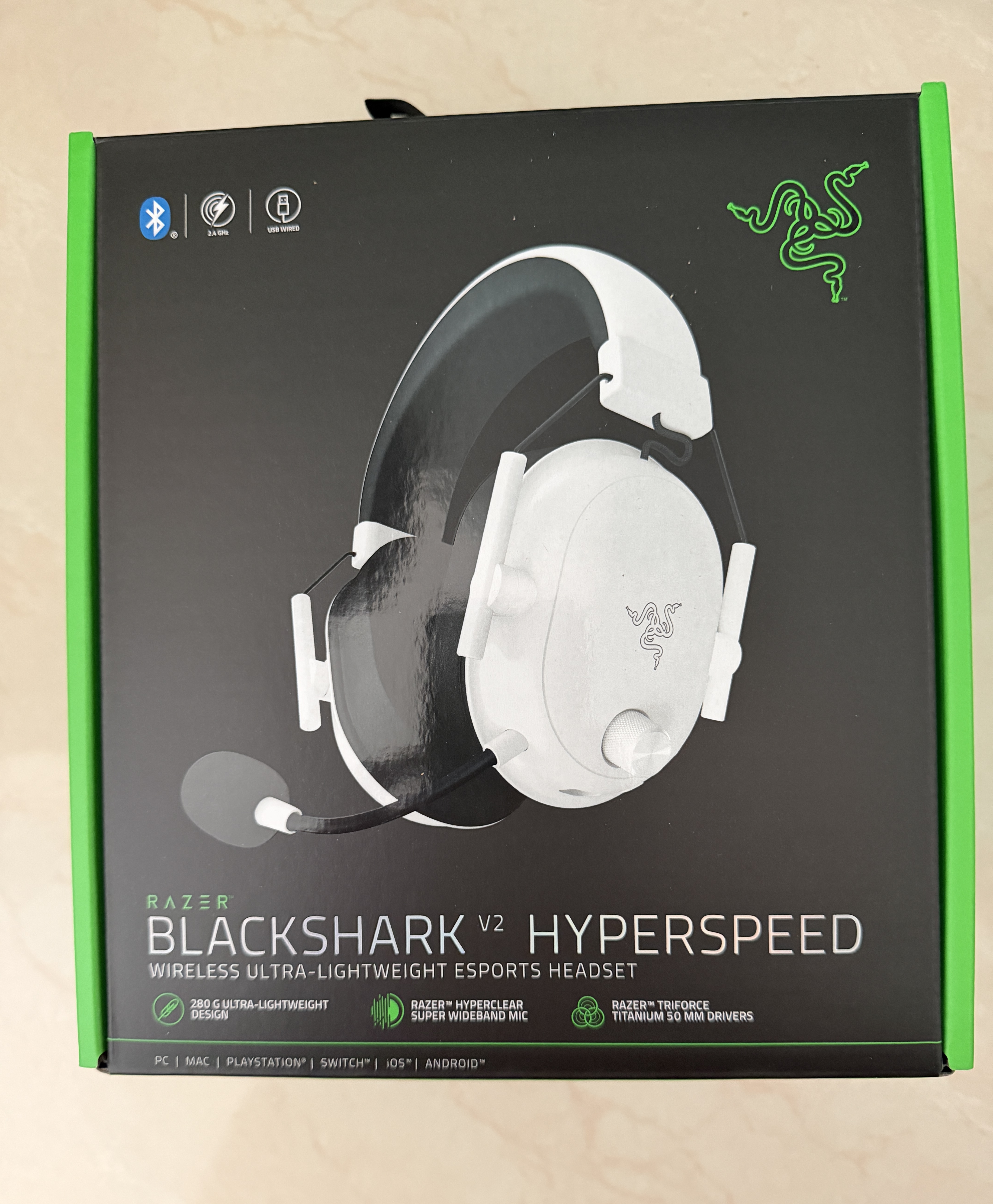 雷蛇（Razer）旋风黑鲨V2极速版 无线蓝牙头戴式电竞游戏耳机耳麦 被动降噪 三角洲EQ调节 CSGO影之刃零 白 实拍图