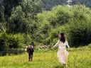 妍莉芬连衣裙女装2026年夏季新款穿搭衣服套装中长款吊带裙法式裙子夏装 白色上衣+吊带裙 M (建议95-110斤) 实拍图