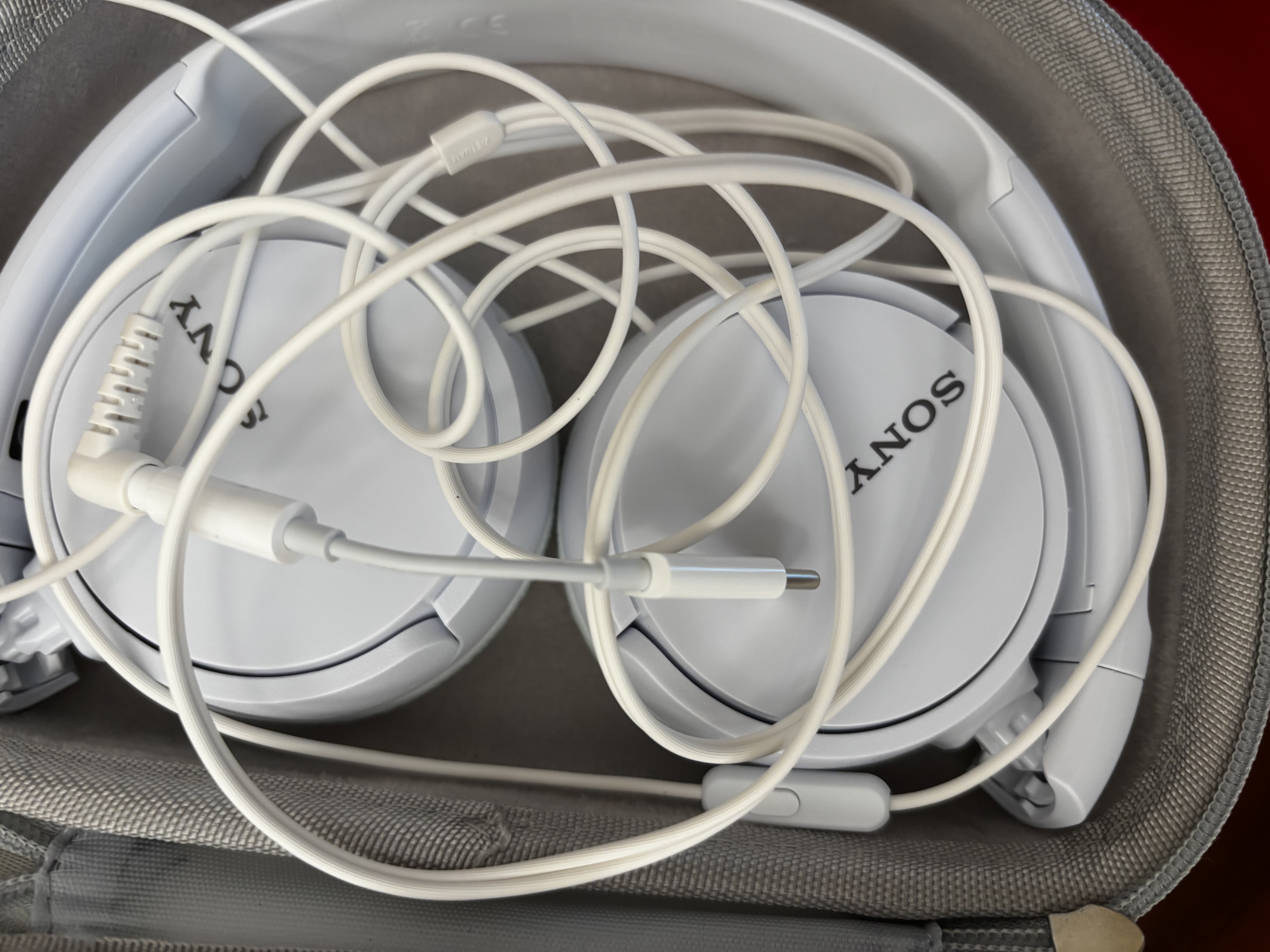 索尼（SONY） MDR-ZX110AP 头戴式有线耳机3.5mm接口 时尚穿搭 带麦可通话英语学习考试办公笔记本电脑手机适用 白色 实拍图