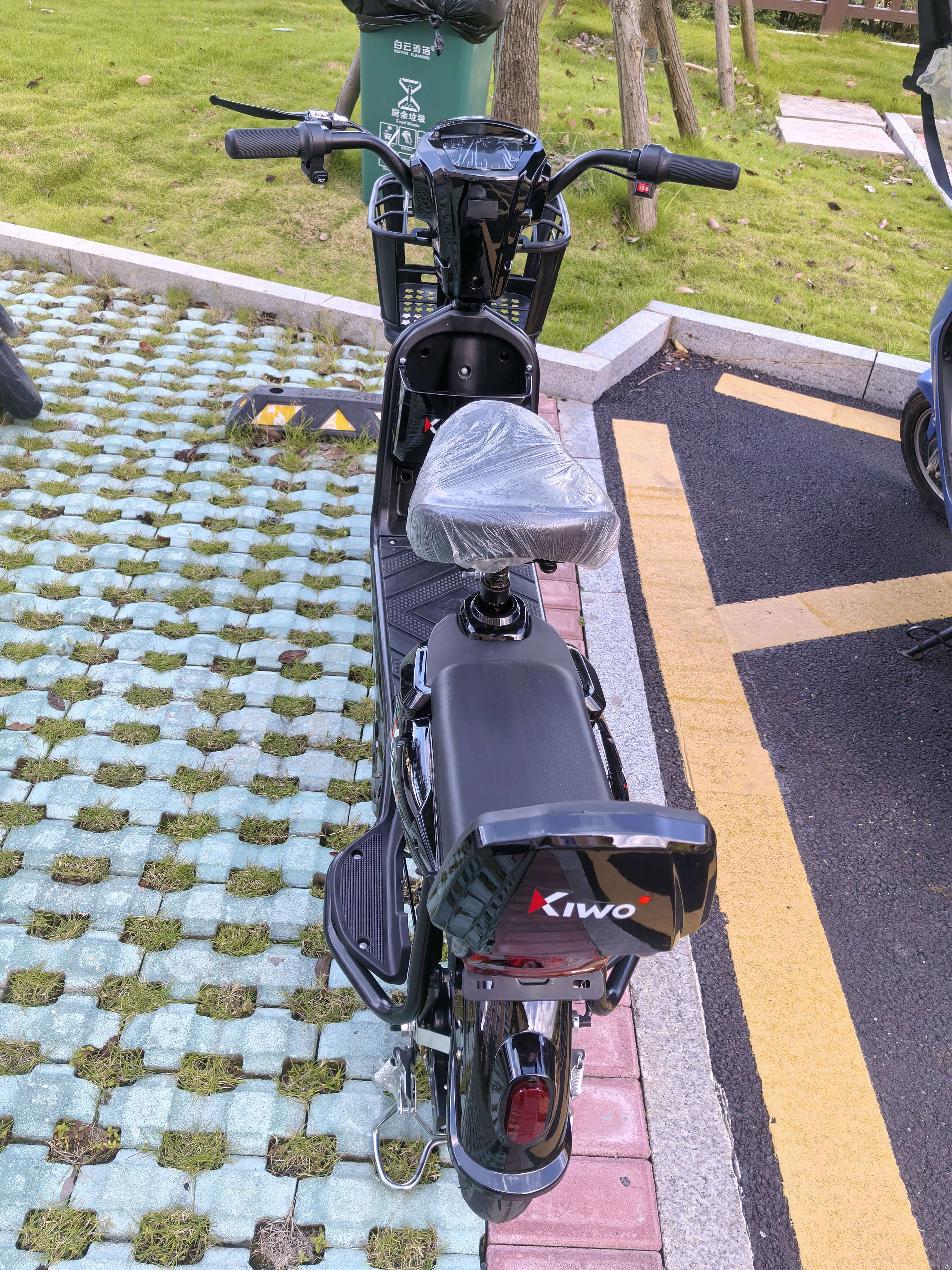 预米新国标电瓶车超长续航两轮电动车工厂直销电动自行车男女成人学生通勤代步锂电轻便电车代步车 黑色【品牌电池全国联保】新国标可上牌 【铅酸】天能/超威20AH-续航约160里 实拍图