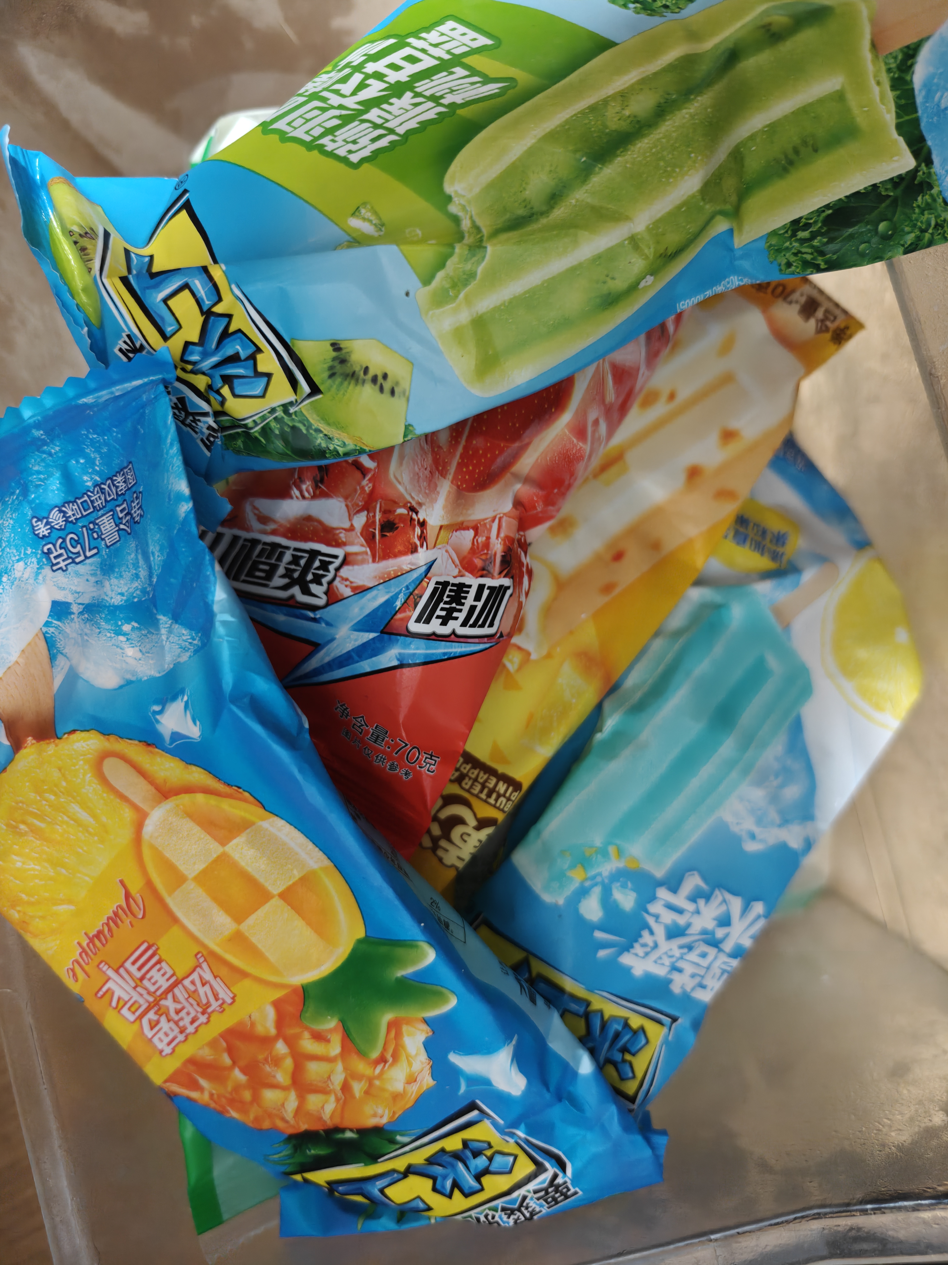 伊利奶提子+黄油蓝萝+克力棒+蓝莓桑葚+大布丁5口味冰淇淋40支2500g 实拍图
