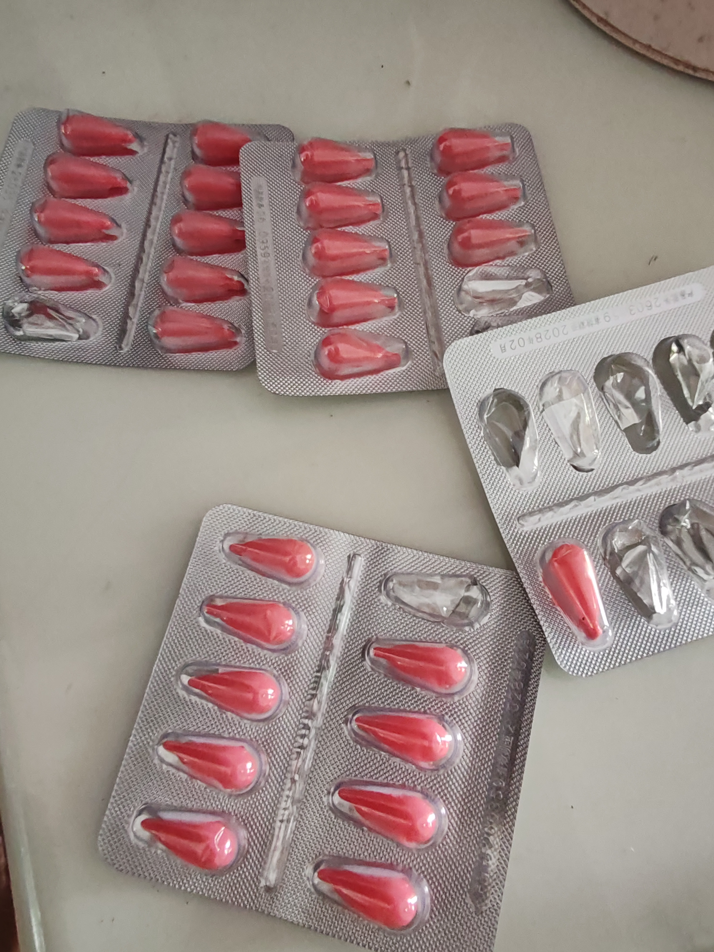伊可新维生素AD滴剂（胶囊型）50粒1岁以上【2盒装】+达因锌 伊甘欣 甘草锌颗粒 1.5g*10袋 锌片【2盒装】 实拍图
