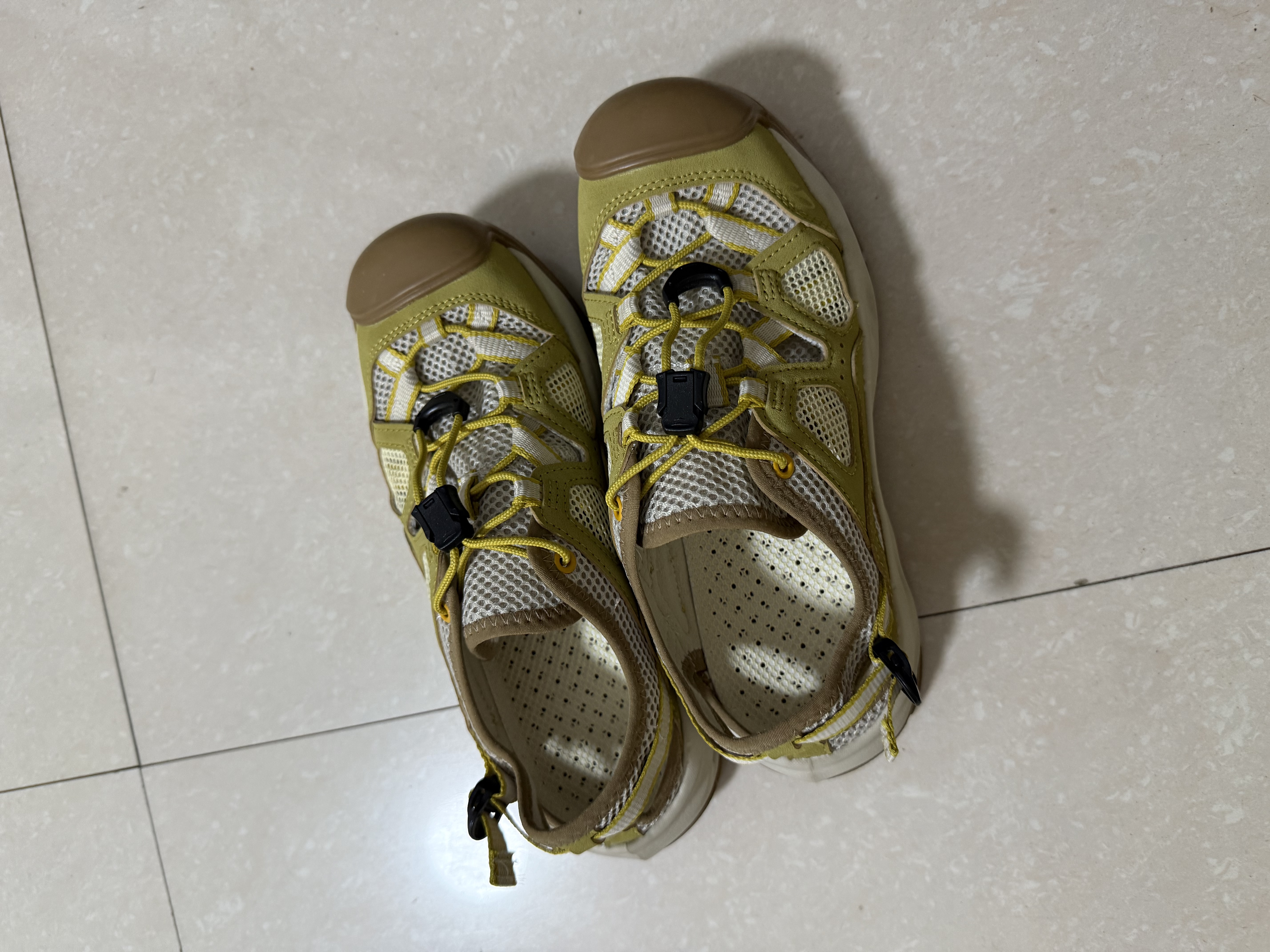 迪卡侬（DECATHLON）溯溪鞋女户外登山涉水鞋沙滩郊野徒步防滑凉鞋夏日NH900洞洞鞋 金绿色 36 实拍图