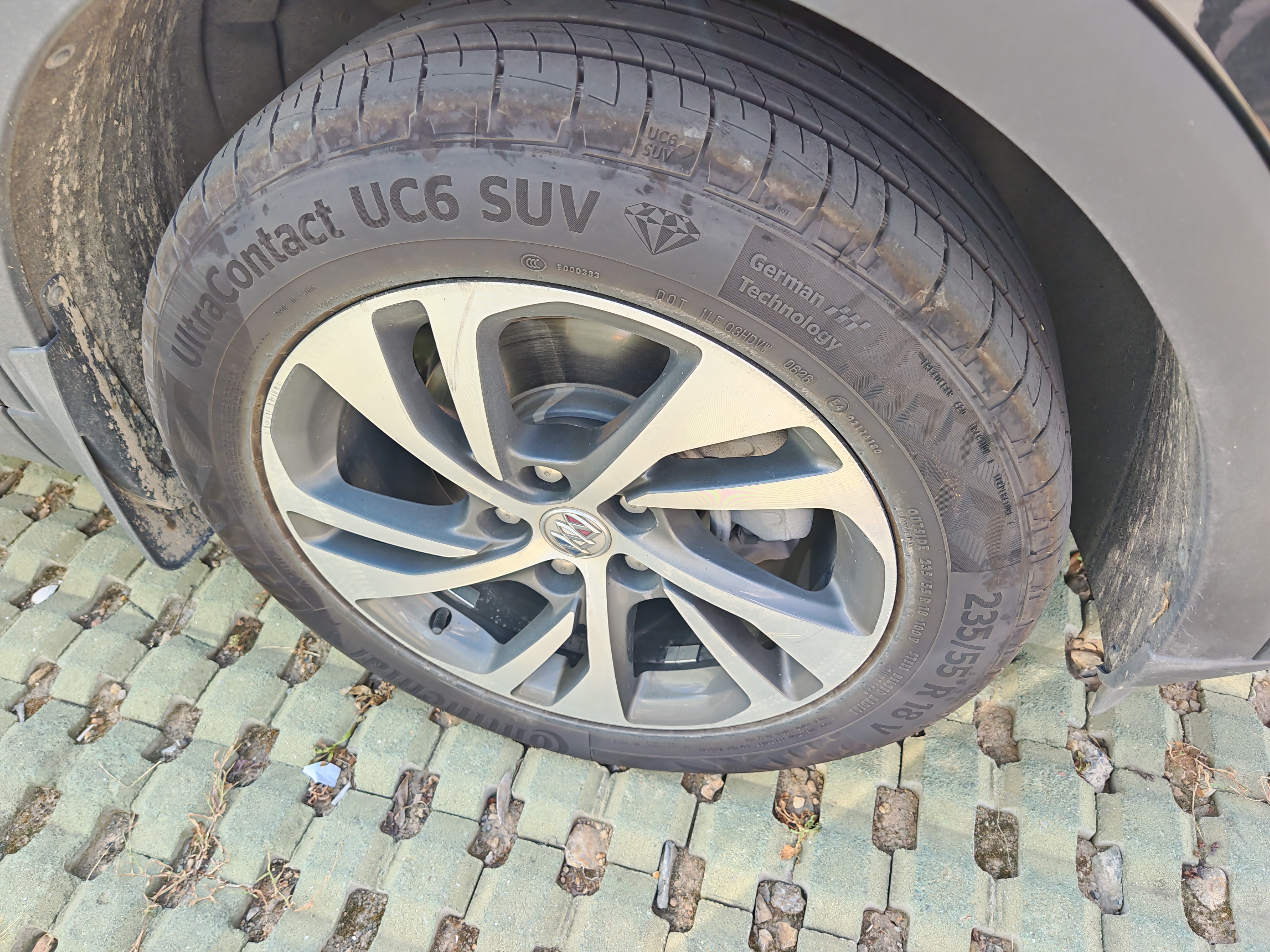 马牌（Continental）汽车轮胎 235/55R18 100V FR UC6 SUV 原配别克昂科威 实拍图
