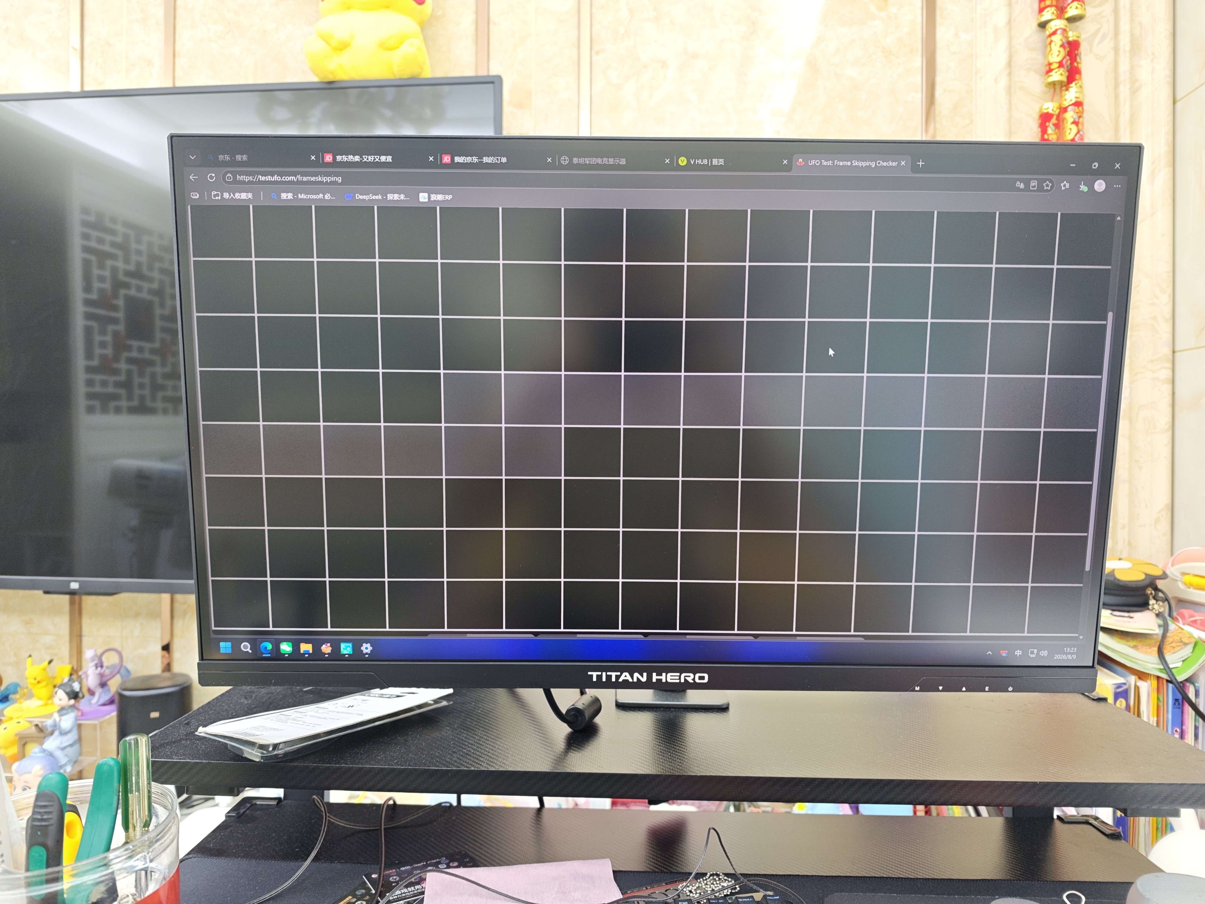 泰坦军团27英寸 2304分区MiniLED 4K 170Hz双模340Hz DyDs 0.3ms HDR1400 Type-C 90W电竞显示器P275MV MAX 实拍图