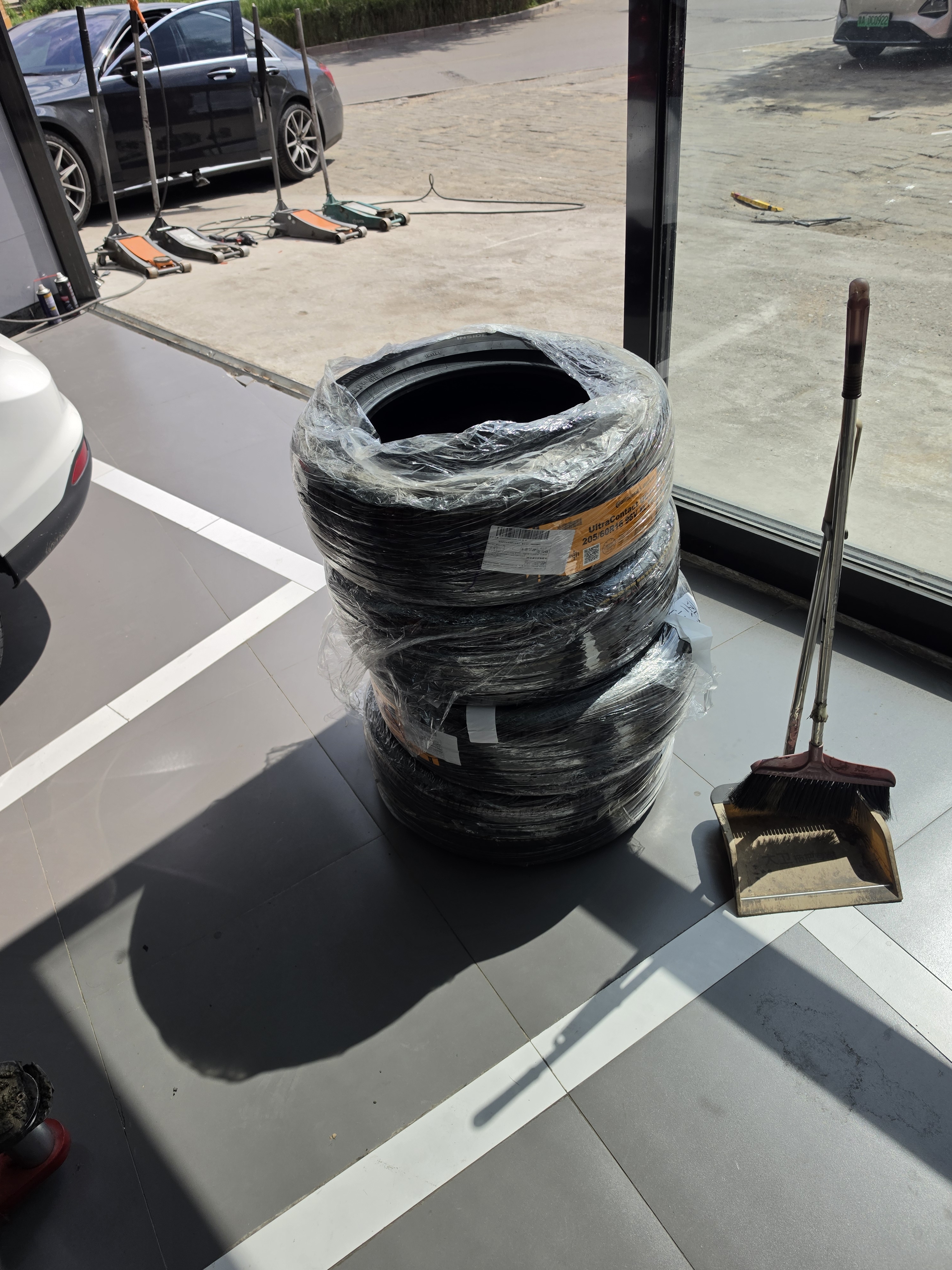 马牌（Continental）汽车轮胎205/60R16 96V XL FR UCJ+ 适配轩逸/新福克斯/速腾 实拍图