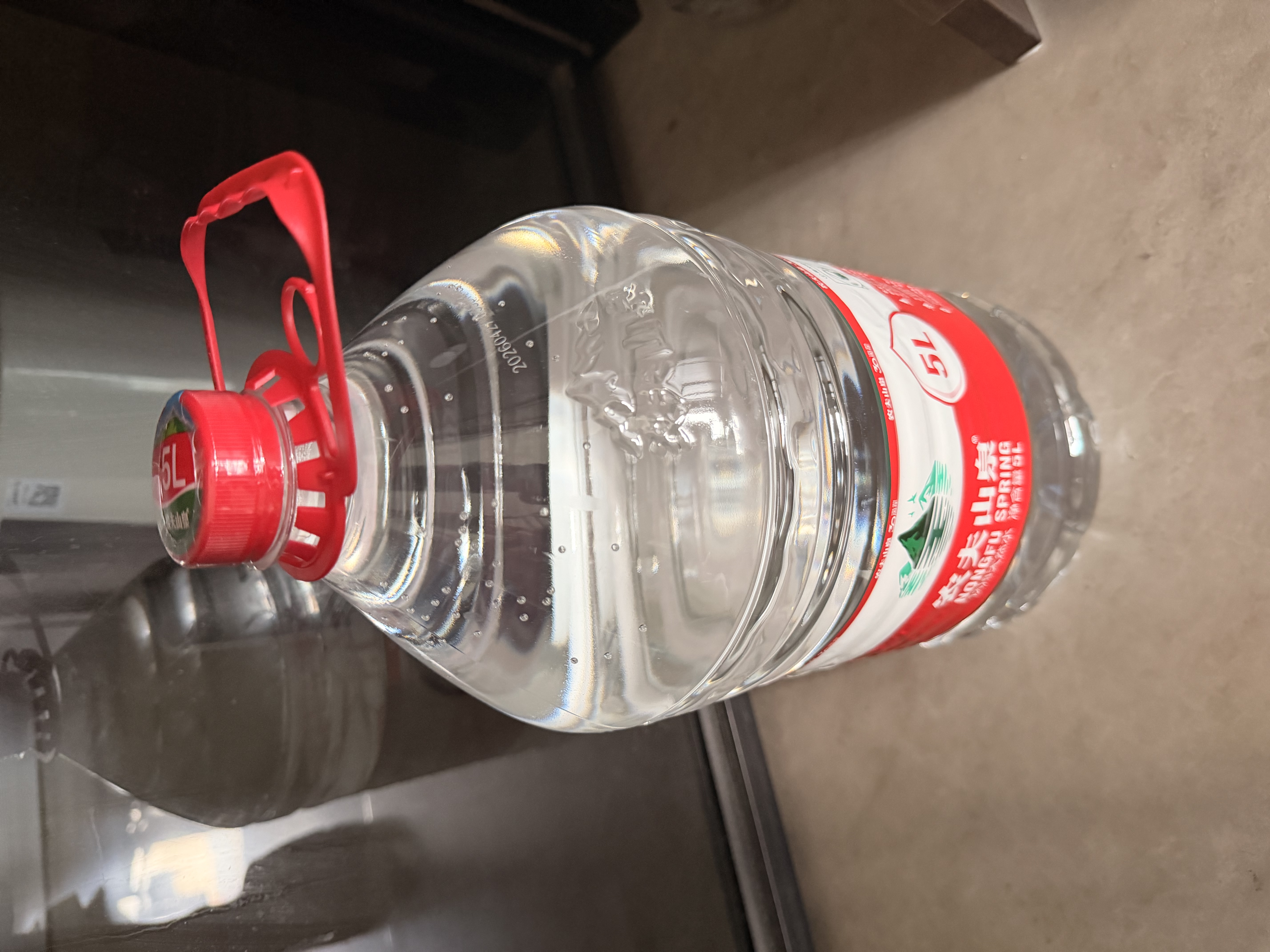 农夫山泉饮用天然水4L*4桶 纸箱塑膜随机发货大桶装 家用桶装水 实拍图