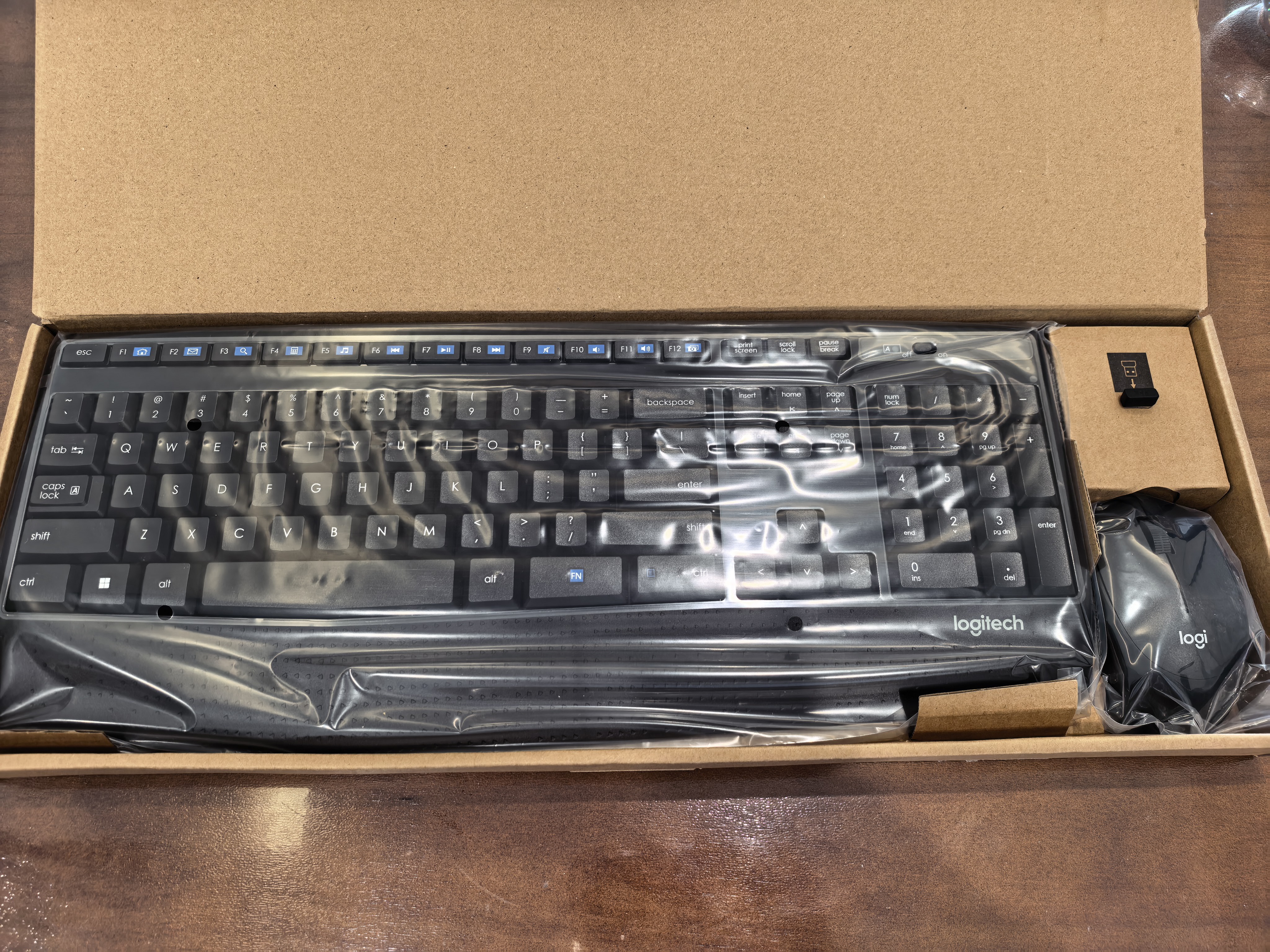 罗技（Logitech）MK346P(同MK345外观） 无线键鼠套装 办公商用键盘鼠标套装 全尺寸键盘104键 数字小键盘 便携黑色 实拍图