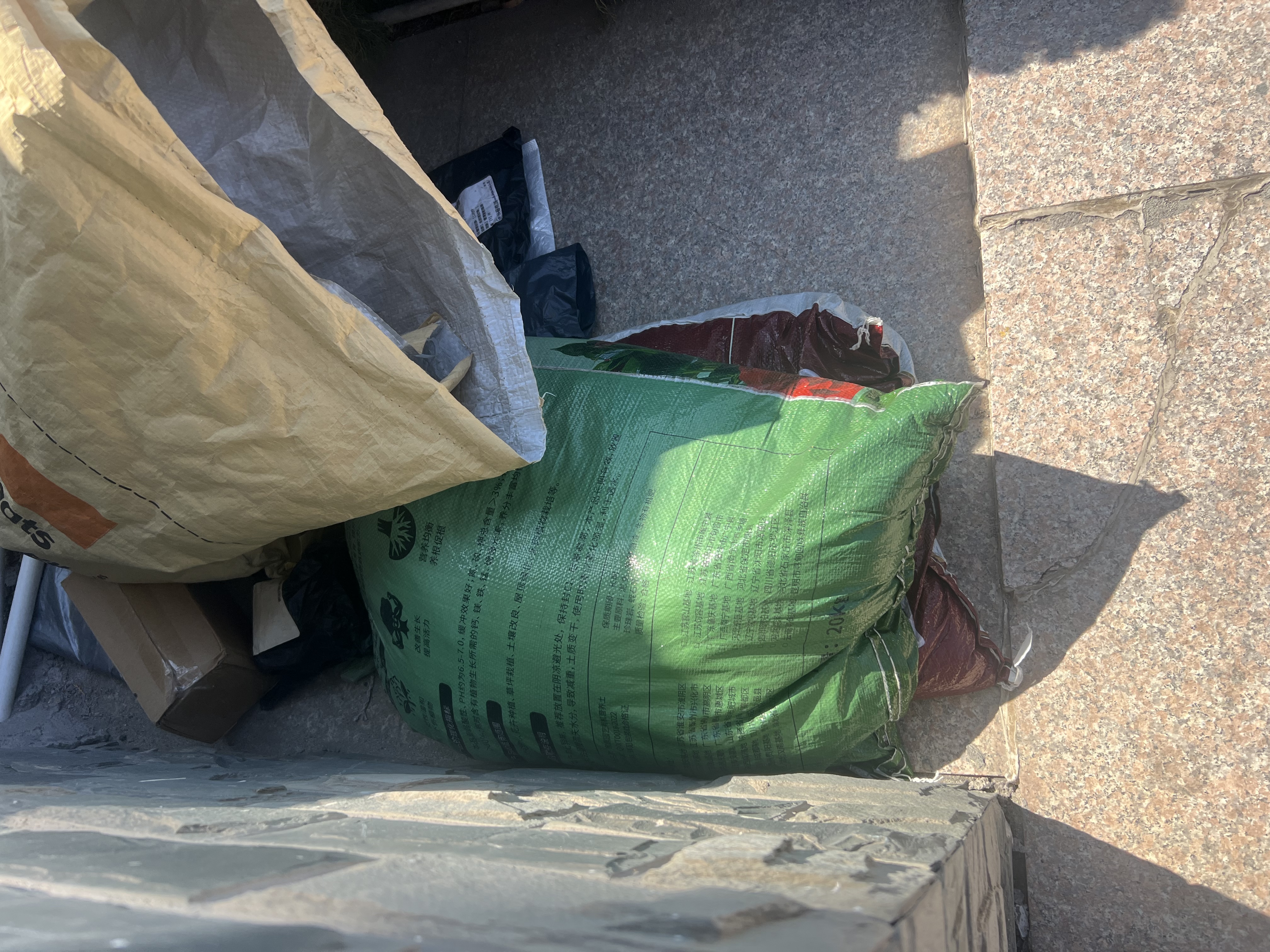 思威博营养土种菜土花土通用型有机种花养花土壤种植土泥土绿植盆栽泥炭 70斤有机通用营养土 实拍图