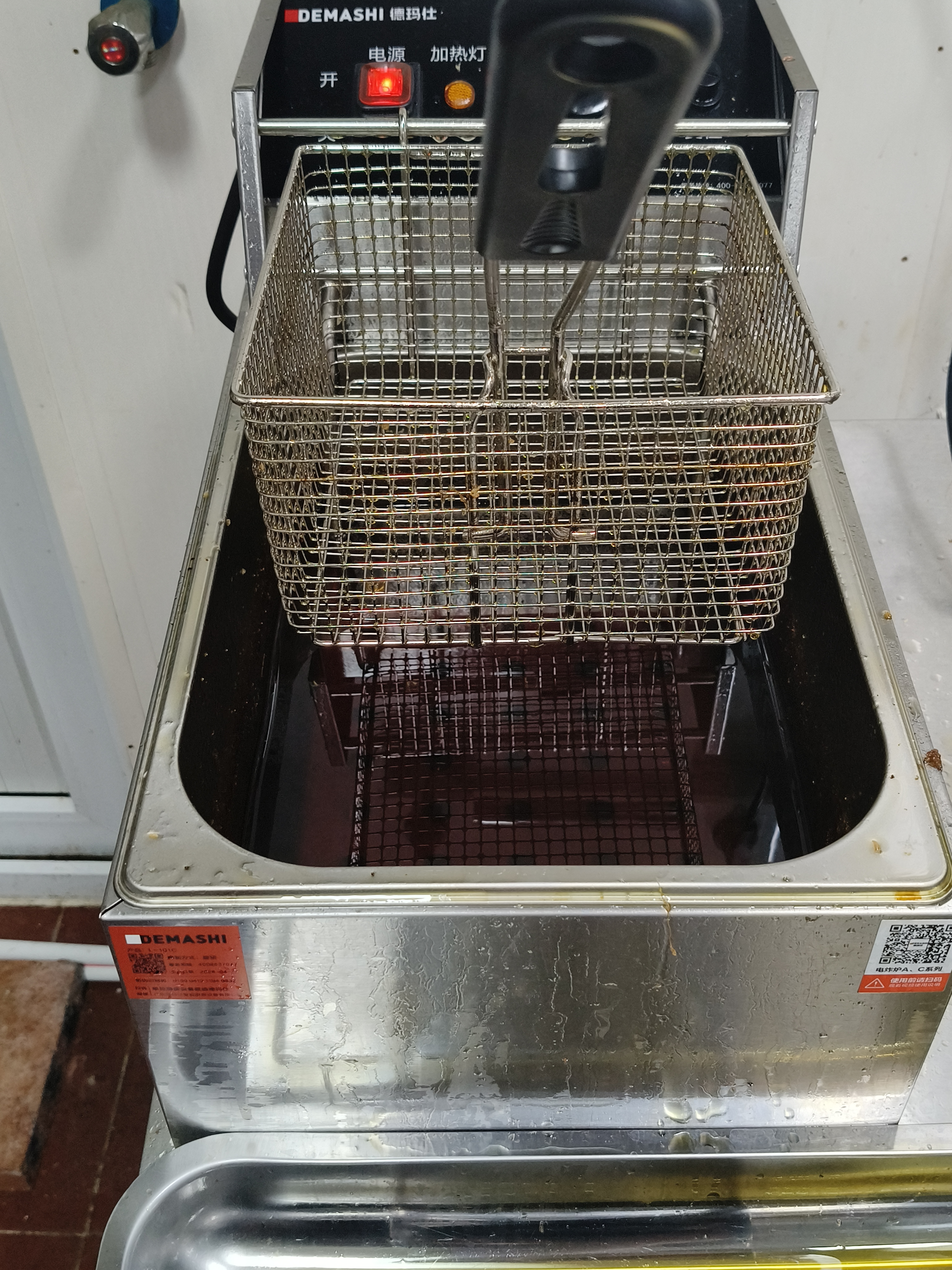 德玛仕（DEMASHI） 电炸炉商用油炸锅油炸机油条机电炸锅油炸炉炸串机油条薯条机小吃设备  【定温款】10L+超温断电 L-101C 实拍图