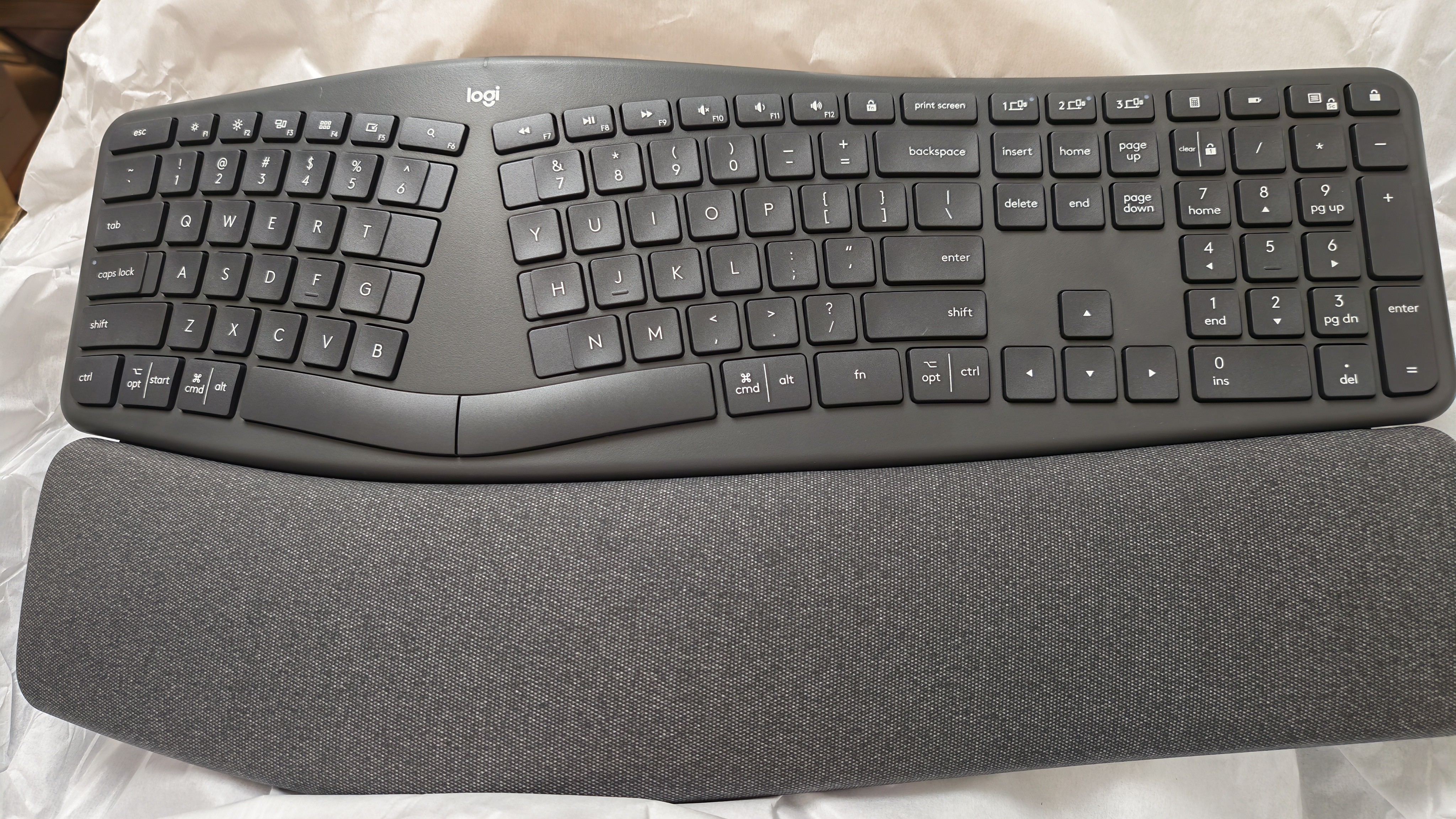 罗技（Logitech）ERGO K860 无线蓝牙键盘 多操作系统键盘 人体工学分体式键盘 多设备匹配办公键盘 K860黑色 110键 实拍图