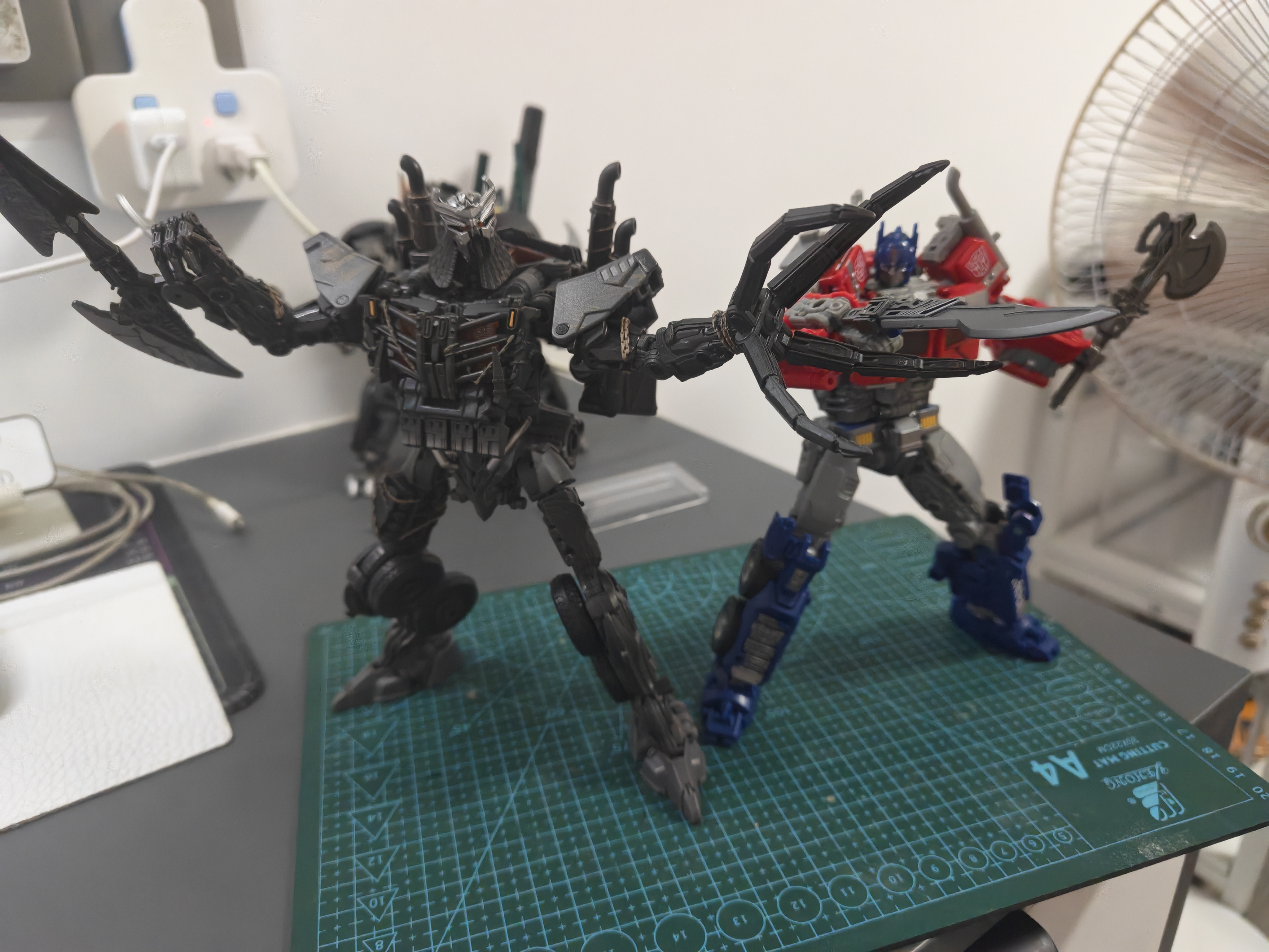 变形金刚（Transformers）儿童玩具工作室系列领袖级《变形金刚：超能勇士崛起》天灾 G2189 实拍图