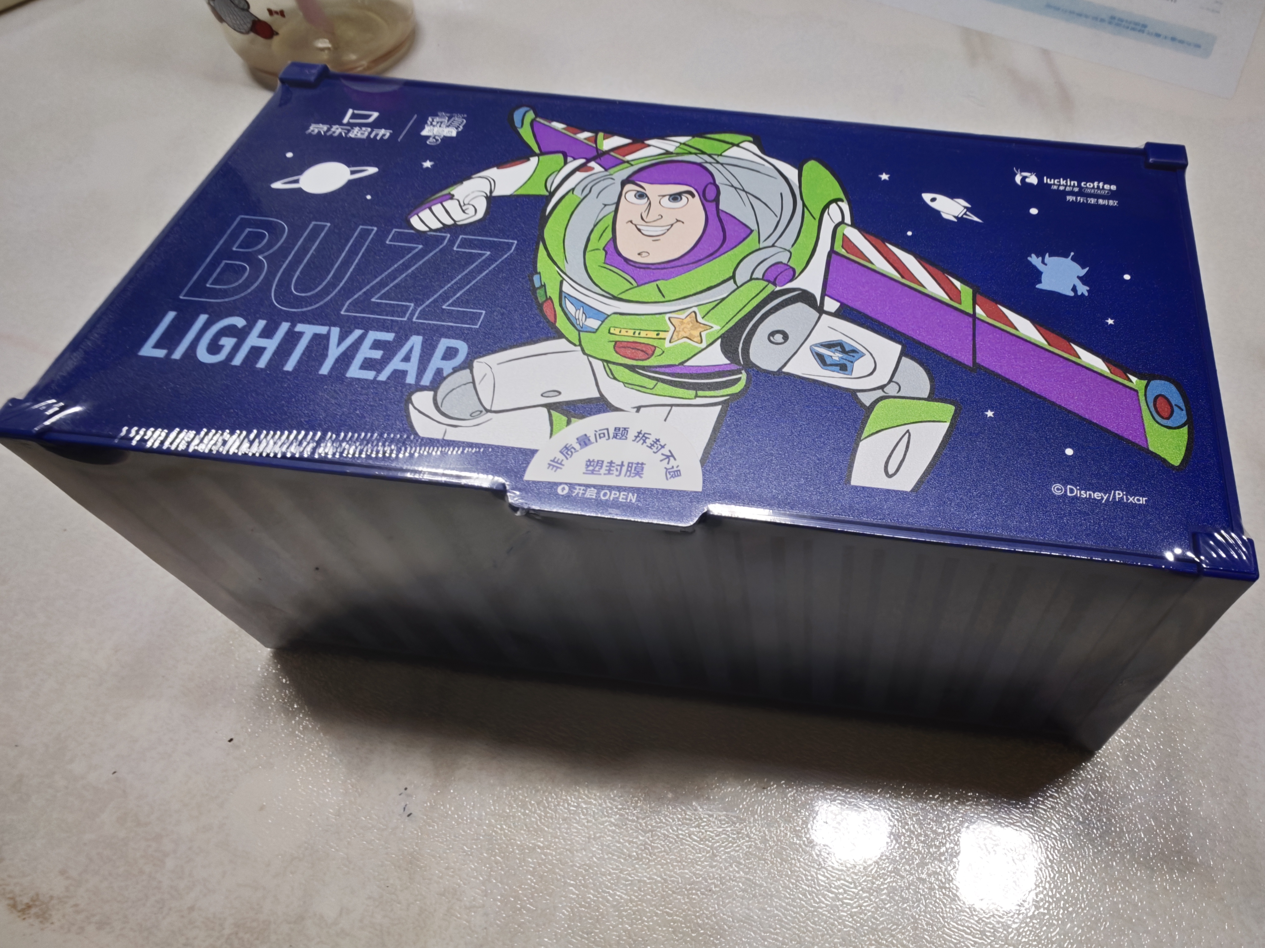 瑞幸咖啡&京东玩具总动员定制款冻干加浓混合2.3g*60颗马克杯贴纸外盒 实拍图