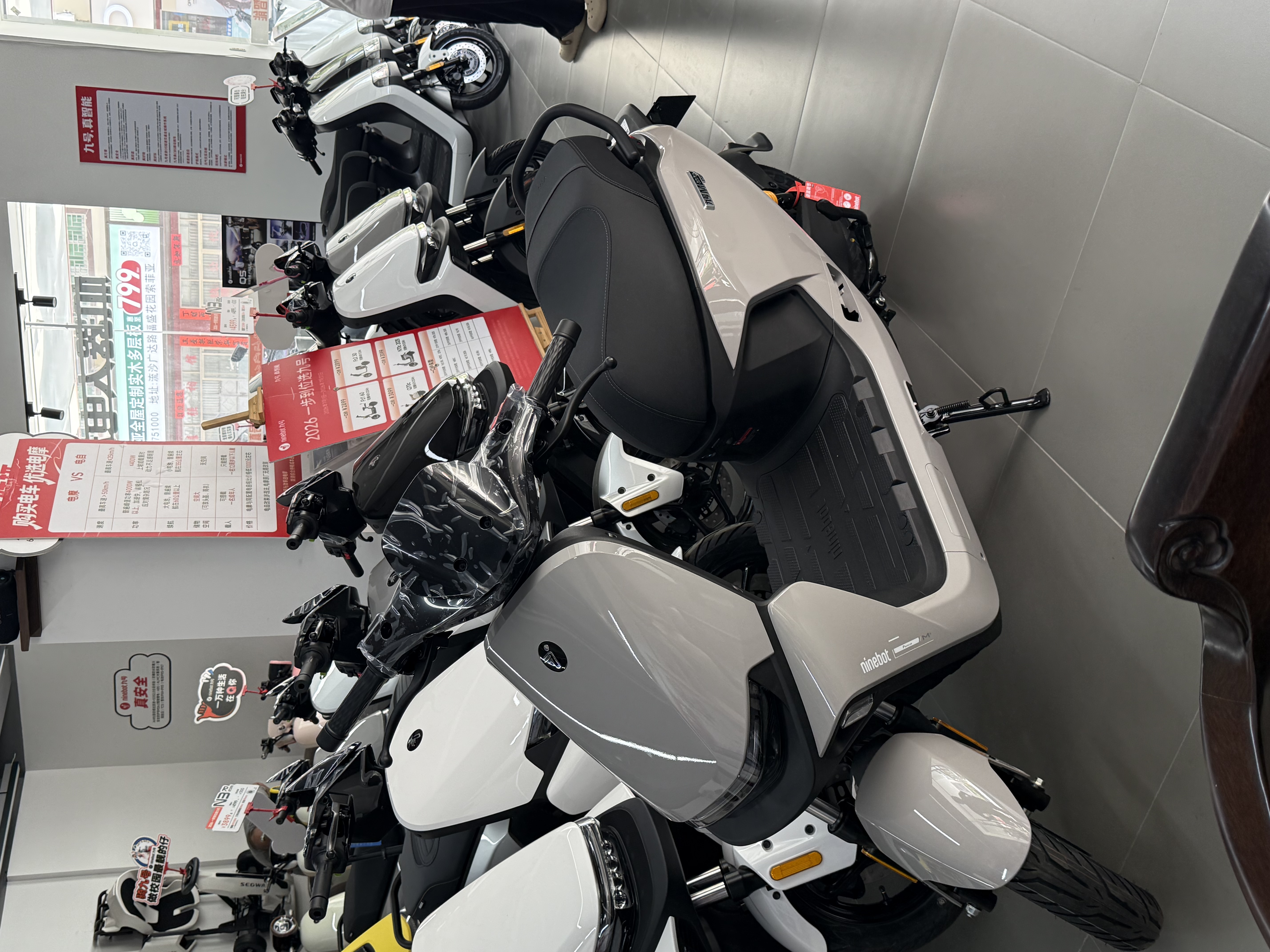 九号（Ninebot）【千玺同款】M95c+ Mk2 电动摩托车 智能智驾 长续航电摩 【门店自提】 到门店选颜色 实拍图