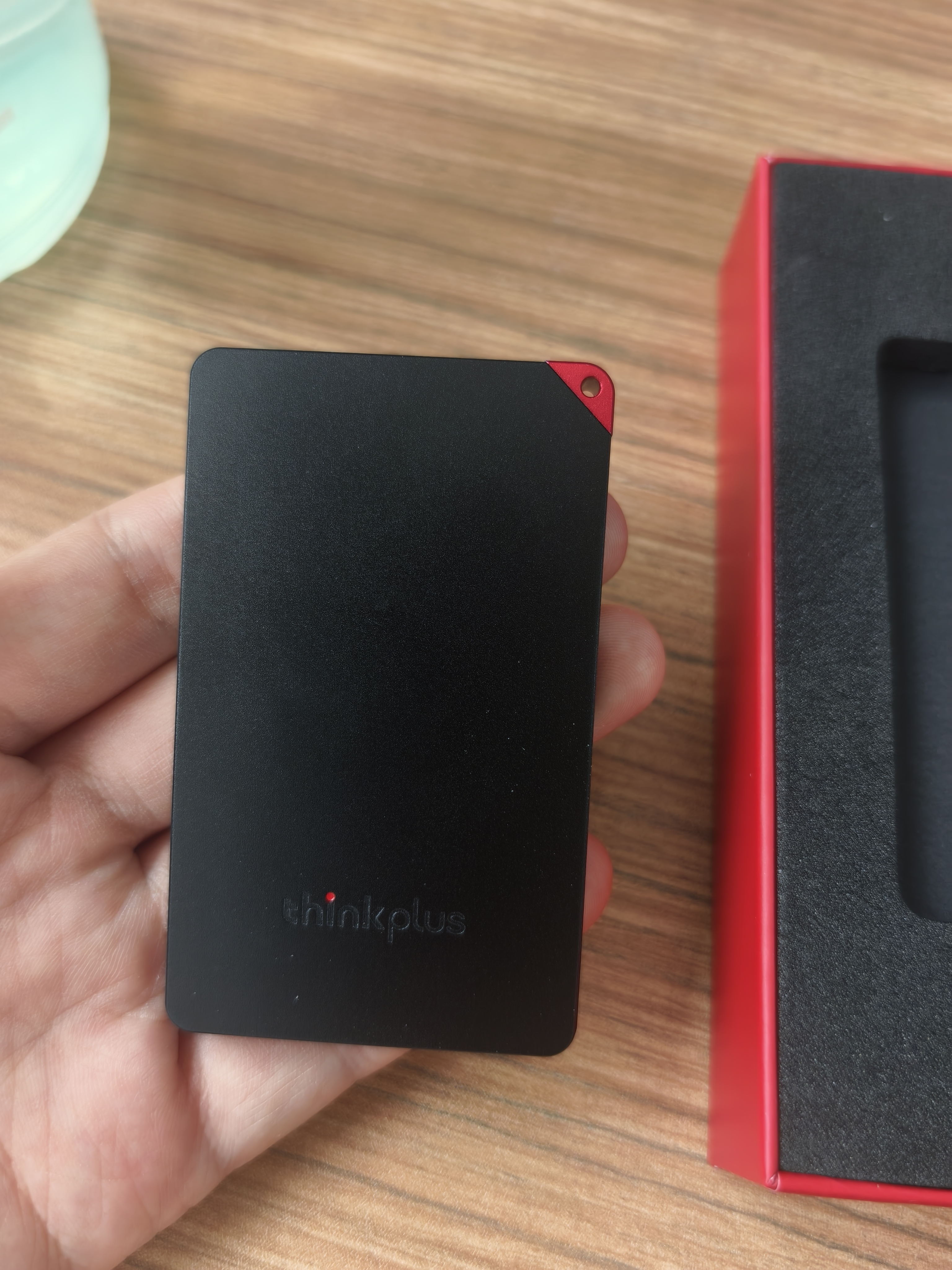 ThinkPlus联想 2TB移动固态硬盘 USB3.1高速PSSD移动硬盘小巧便携读取550MB/S US100黑色 实拍图