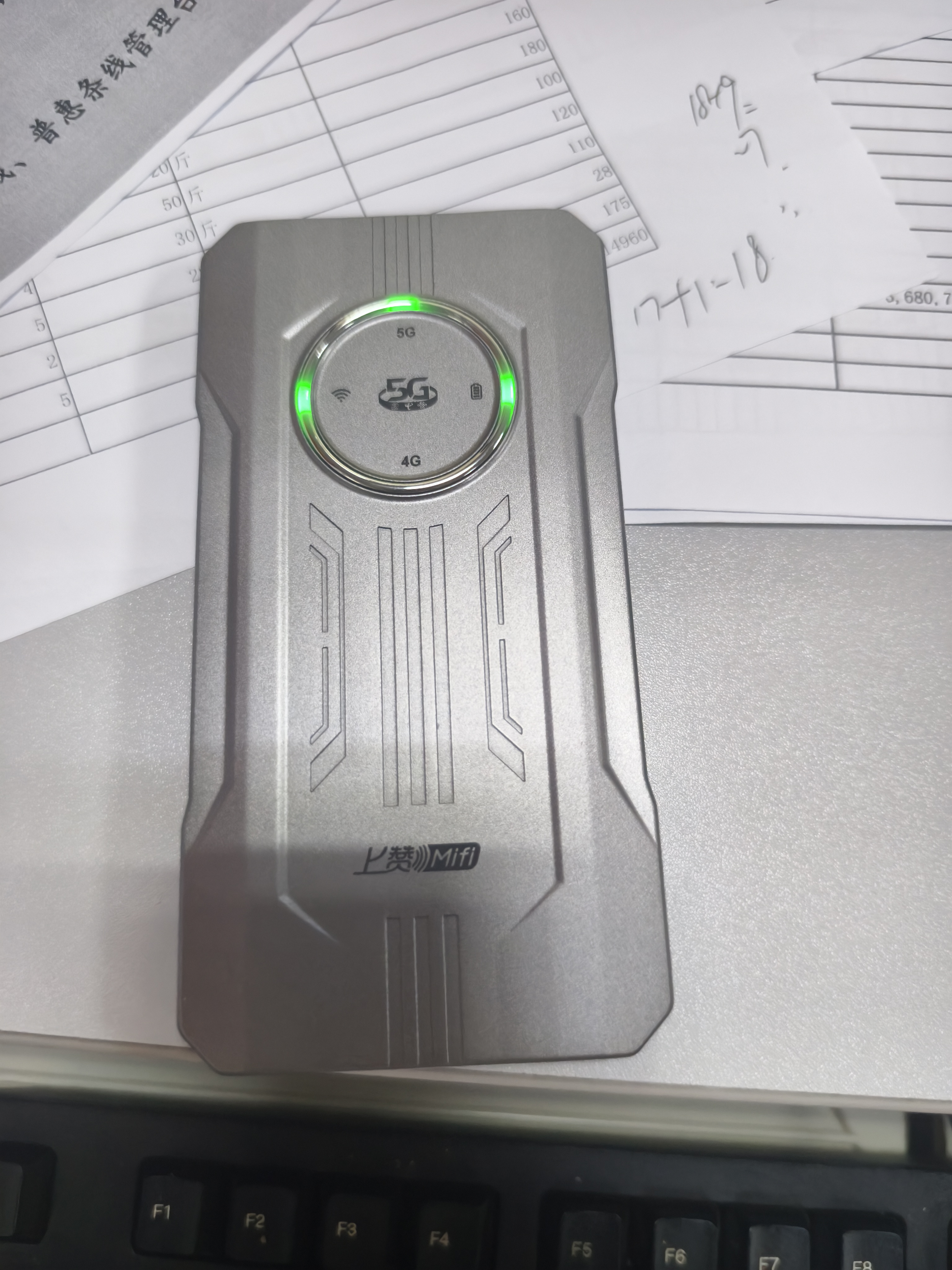 上赞SZ50 5G随身wifi 6免插卡流量移动路由器双频wifi无线上网卡 实拍图