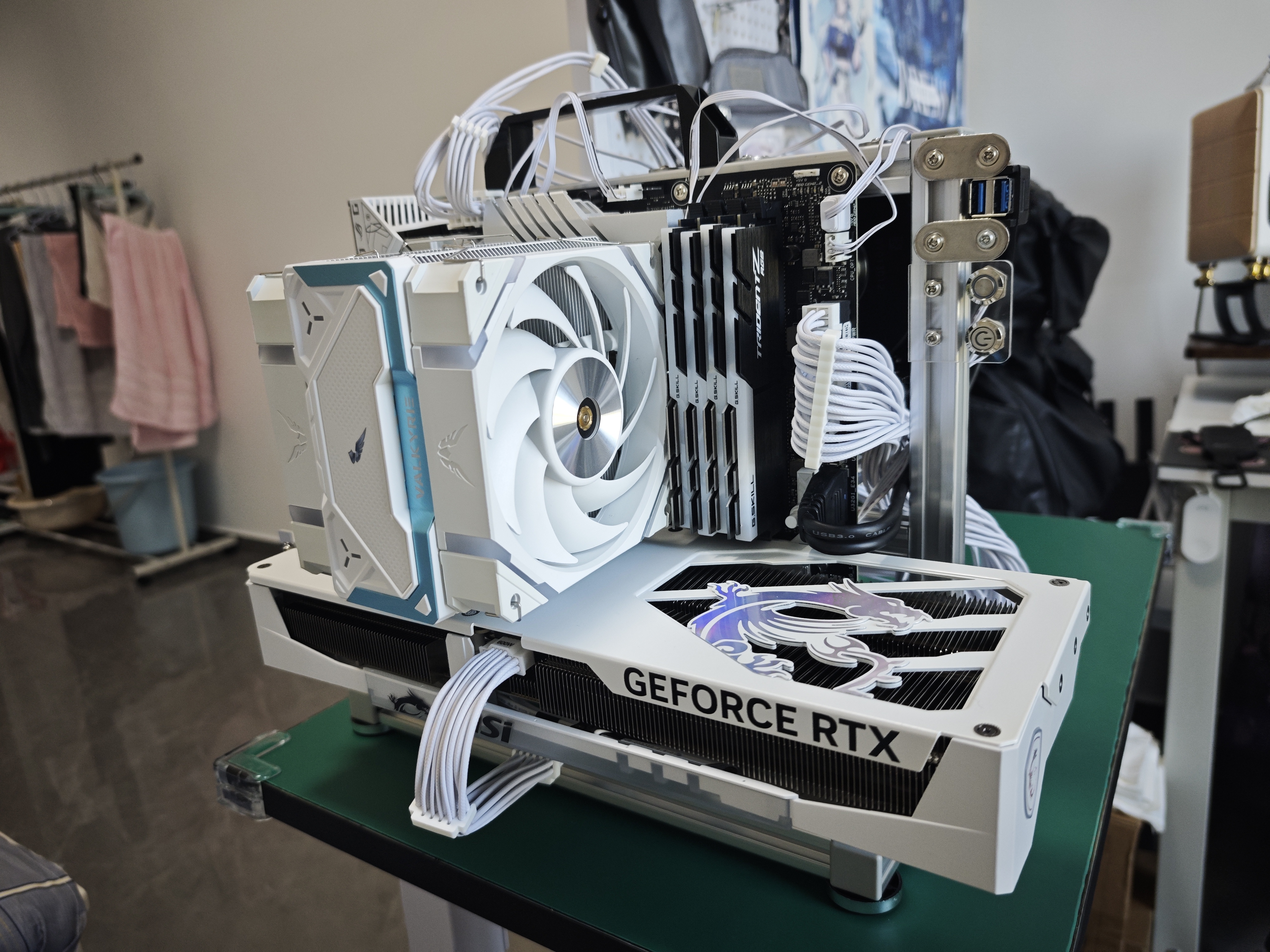 Thermaltake（Tt）额定850W 钢影Toughpower GF1限定版电源 白色(原生PCIe5.1/ATX3.0/金牌认证/全模组) 实拍图