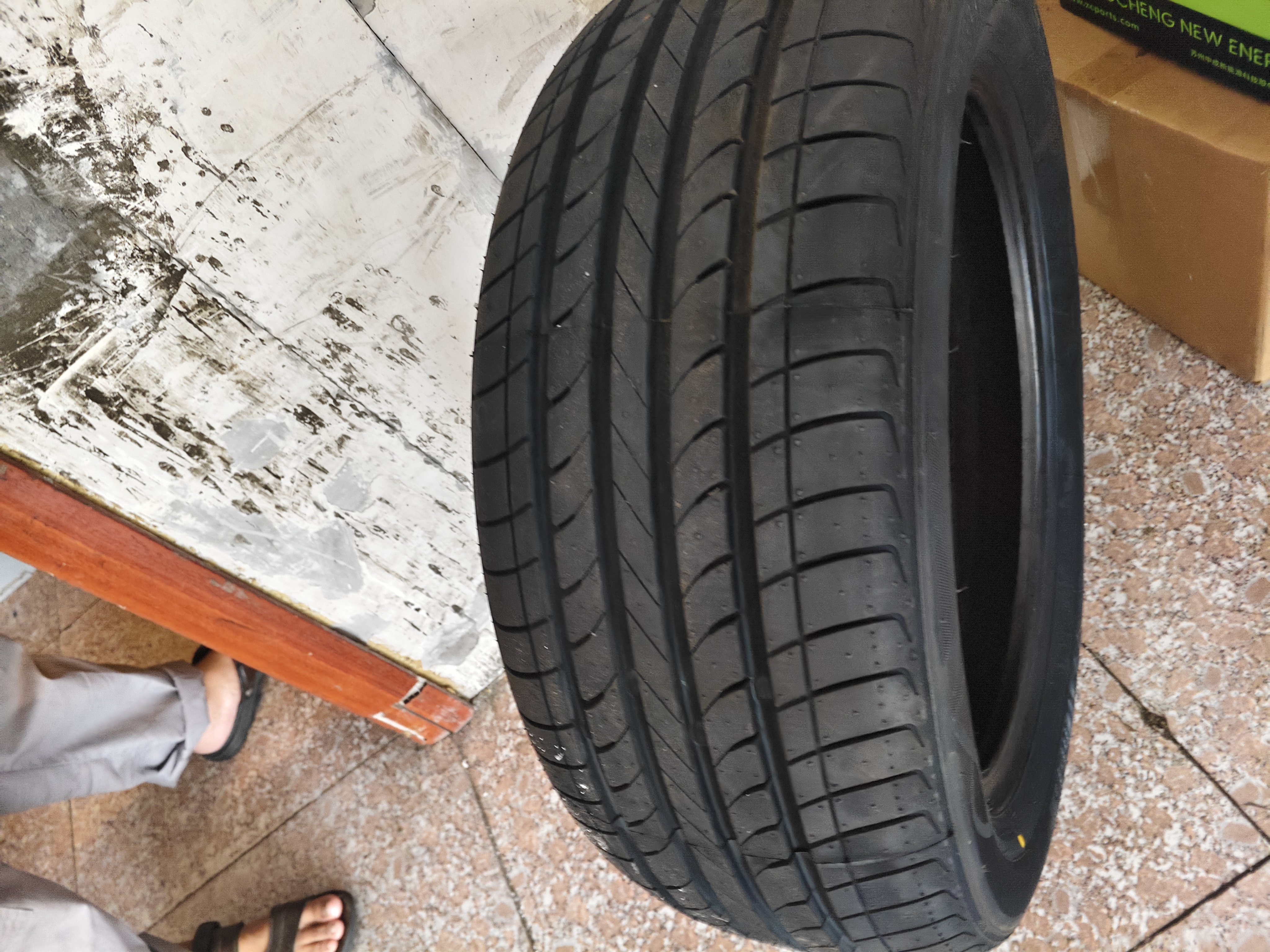 玲珑轮胎 全新汽车轮胎 17寸 215/55R17 94V HP010 实拍图