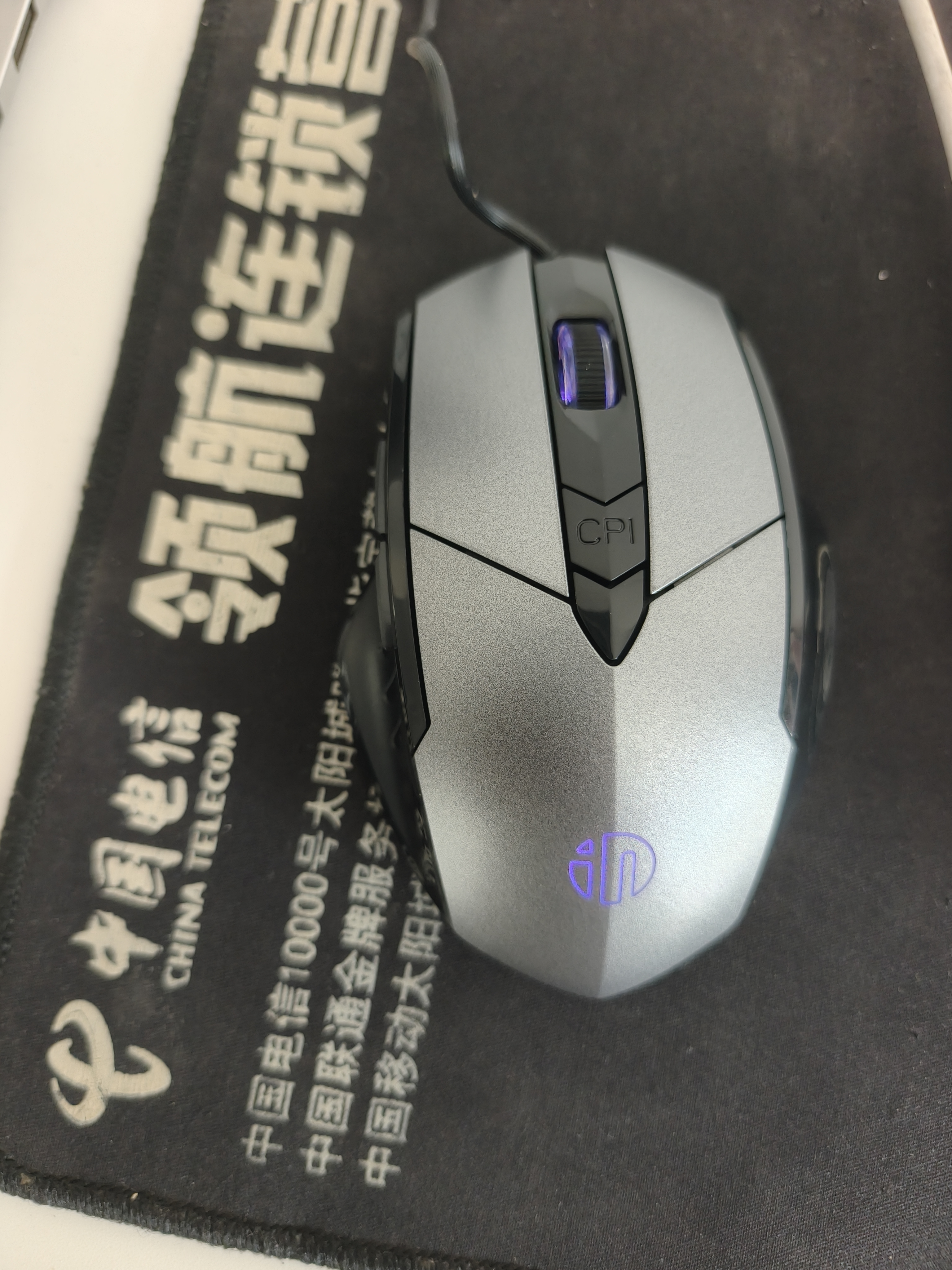 英菲克（INPHIC）W1 有线游戏鼠标宏定义人体工学轻音家用办公笔记本电脑台式USB通用 灰色 实拍图