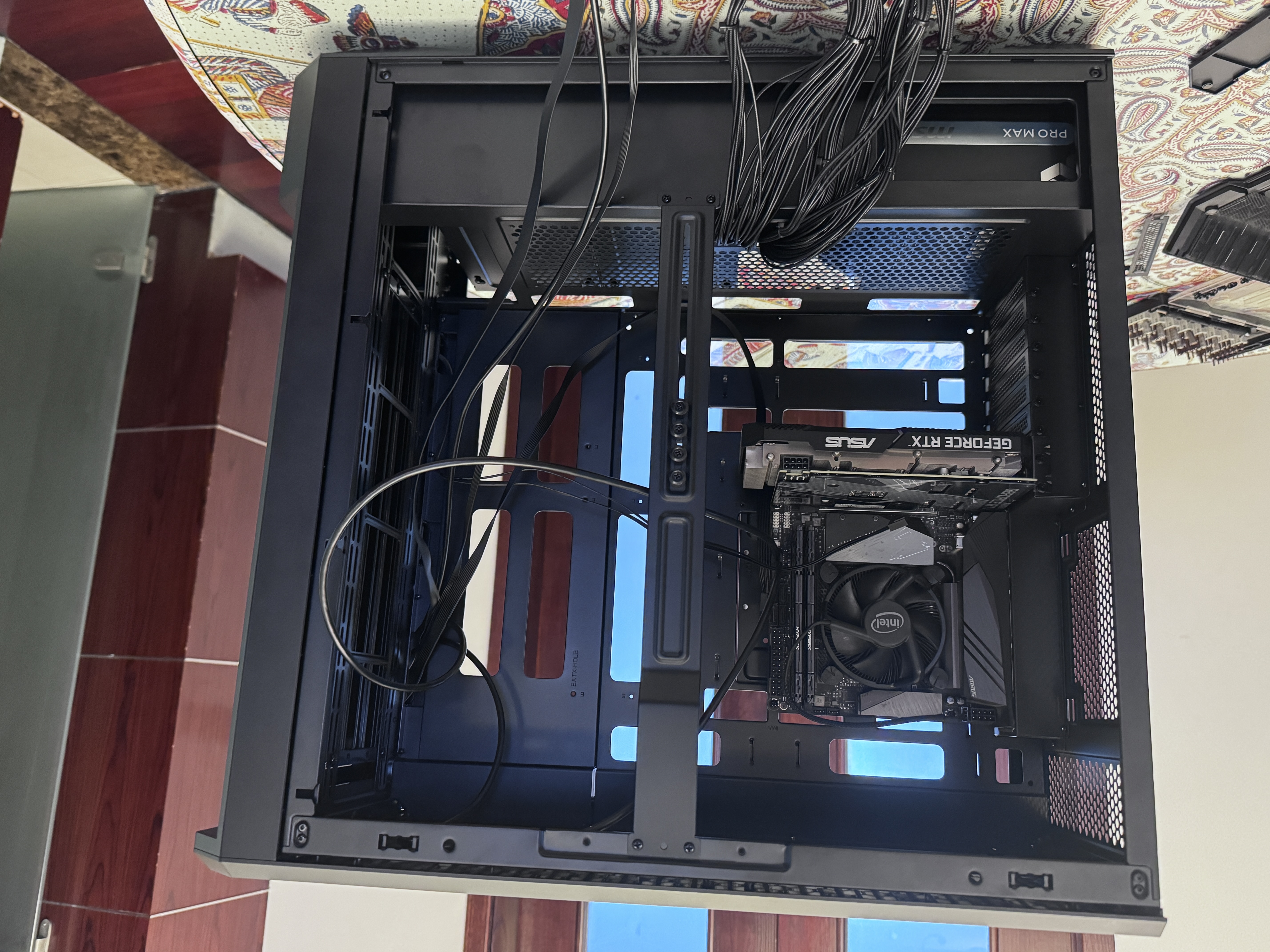 鑫谷（segotep）探云WS1 Ultra工作站机箱（E-ATX360/420水冷位/支持5080-5090多显卡多硬盘推理/防尘设计带支架） 实拍图