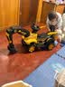 贝趣儿童电动挖掘机可坐人2岁电动车1-3-6岁男孩玩具宝宝幼儿挖土机 卡通款【大电瓶+挖臂可左右+转向推杆+音乐】 挖挖机可挖土玩具车生日礼物 实拍图