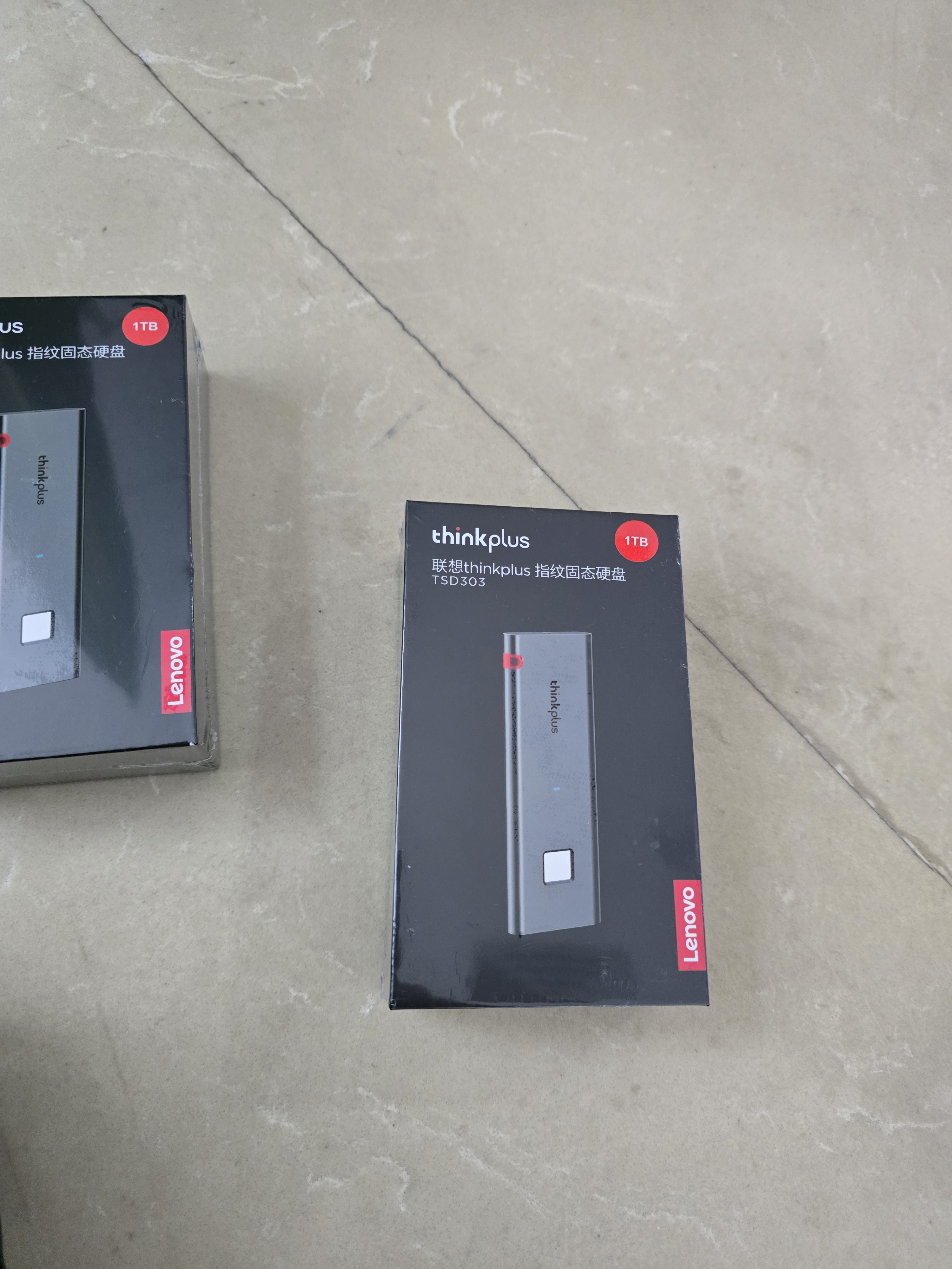 thinkplus联想移动固态硬盘1TB 指纹加密520MB/s 高速PSSD电脑手机直连type-C办公硬盘TSD303系列 实拍图